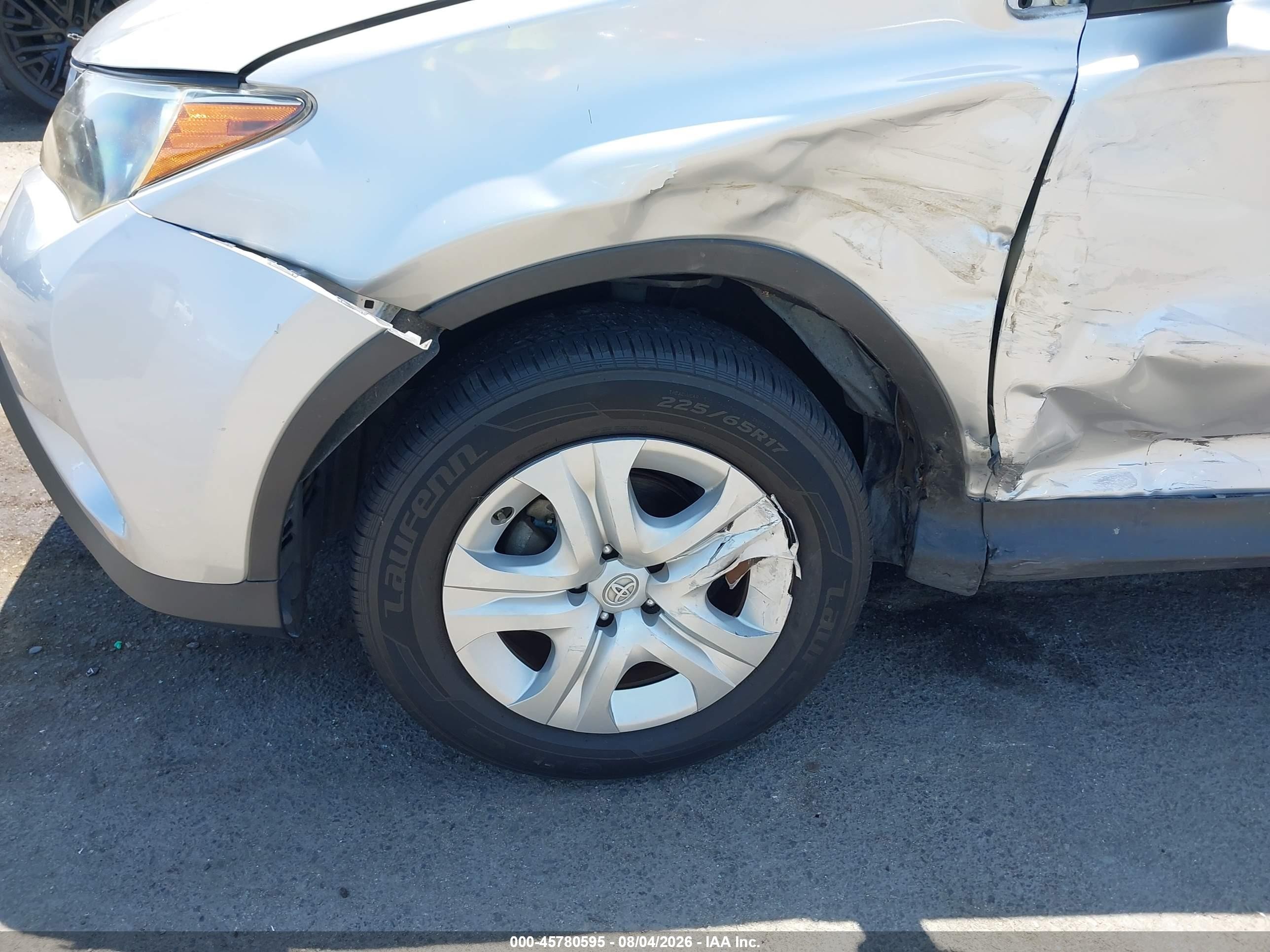 2015 Toyota Rav4 Le Silver vin: JTMZFREV8FJ042272