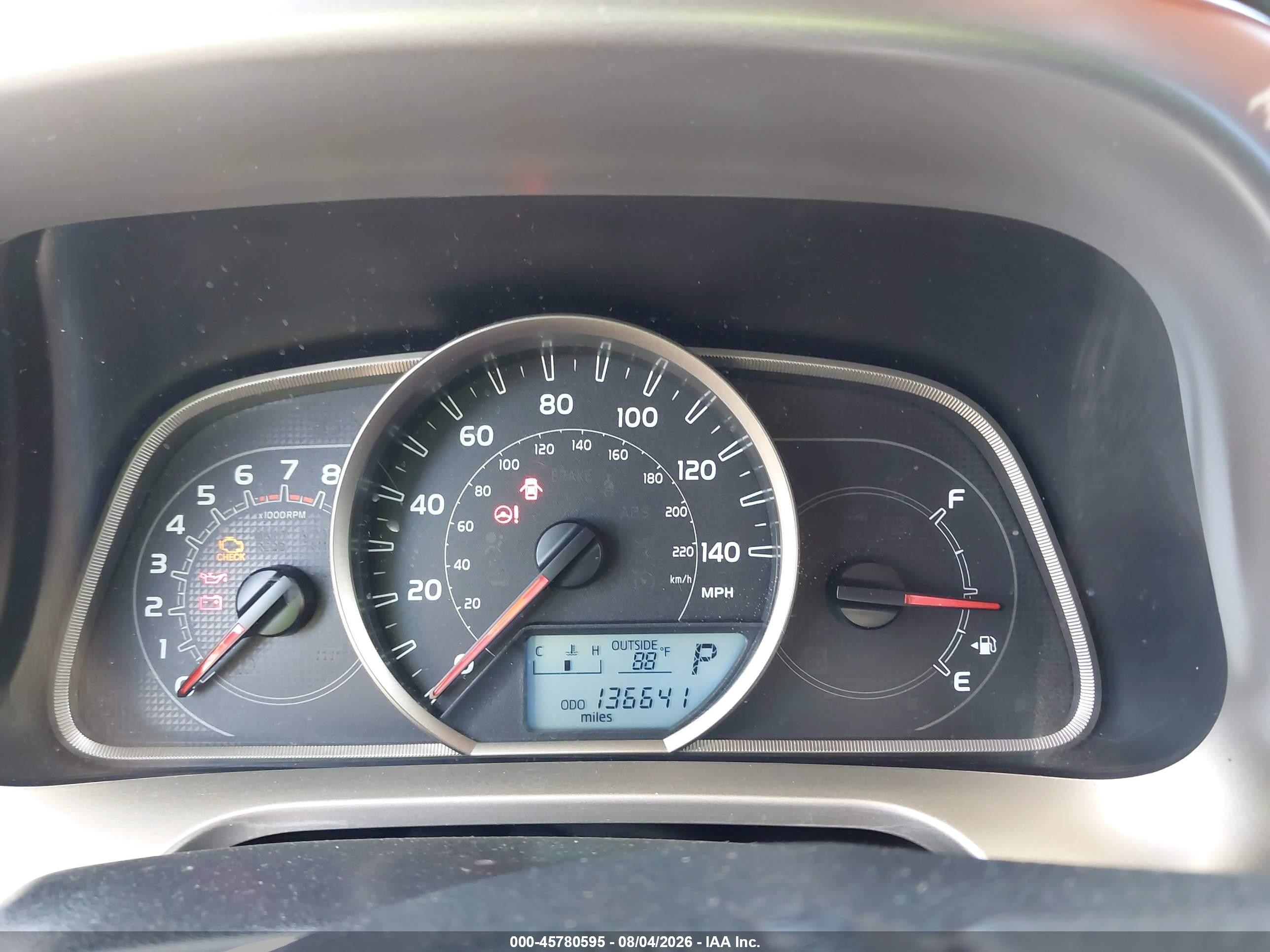 2015 Toyota Rav4 Le Silver vin: JTMZFREV8FJ042272