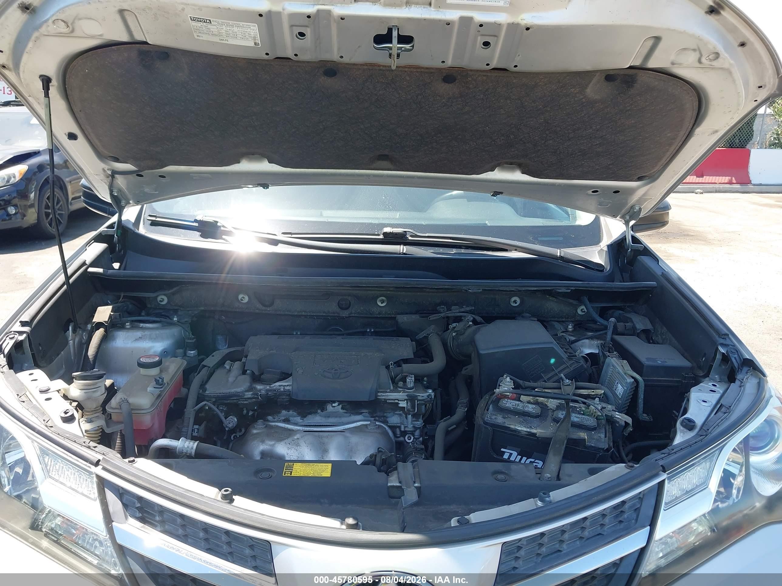 2015 Toyota Rav4 Le Silver vin: JTMZFREV8FJ042272