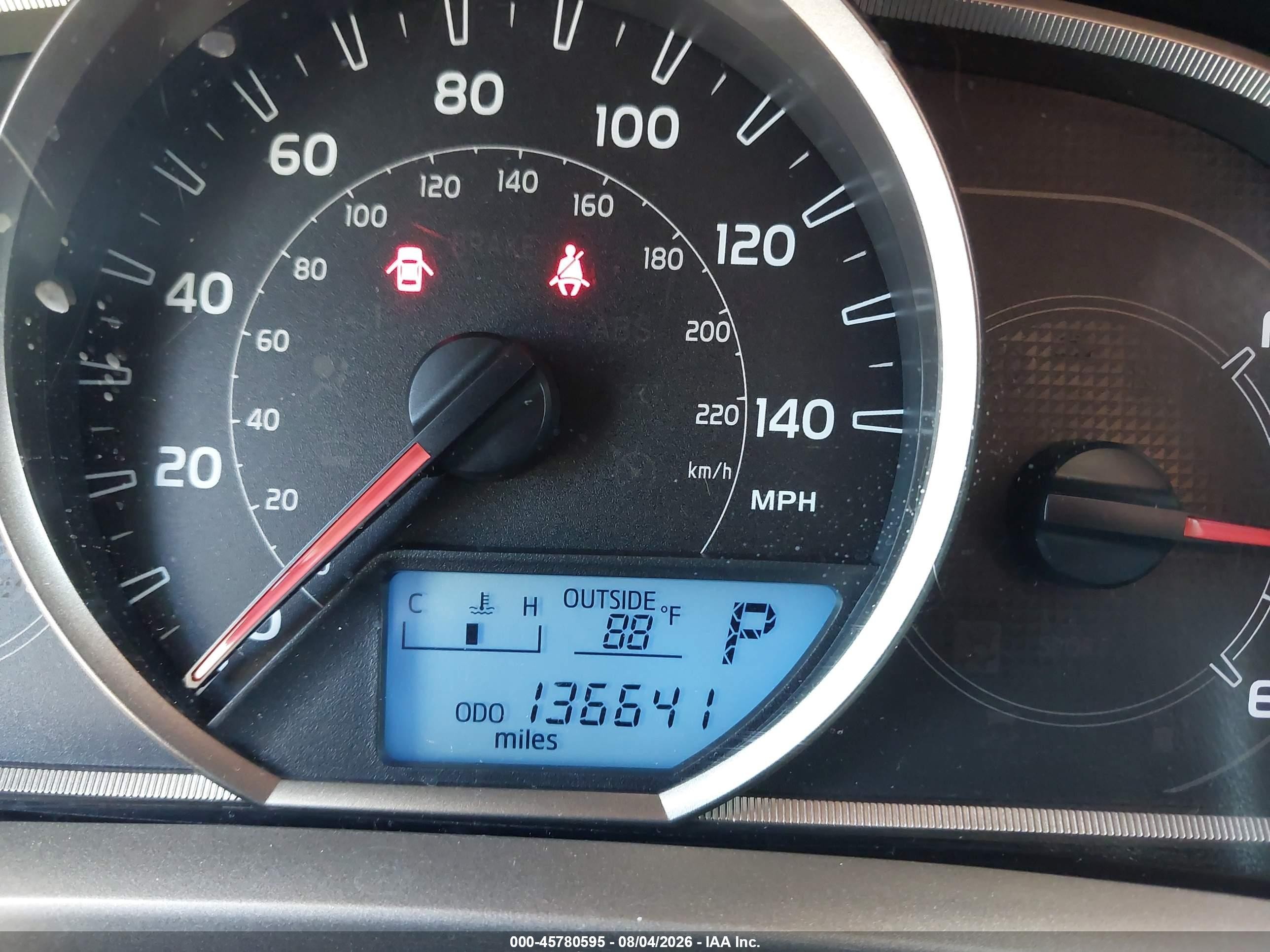 2015 Toyota Rav4 Le Silver vin: JTMZFREV8FJ042272