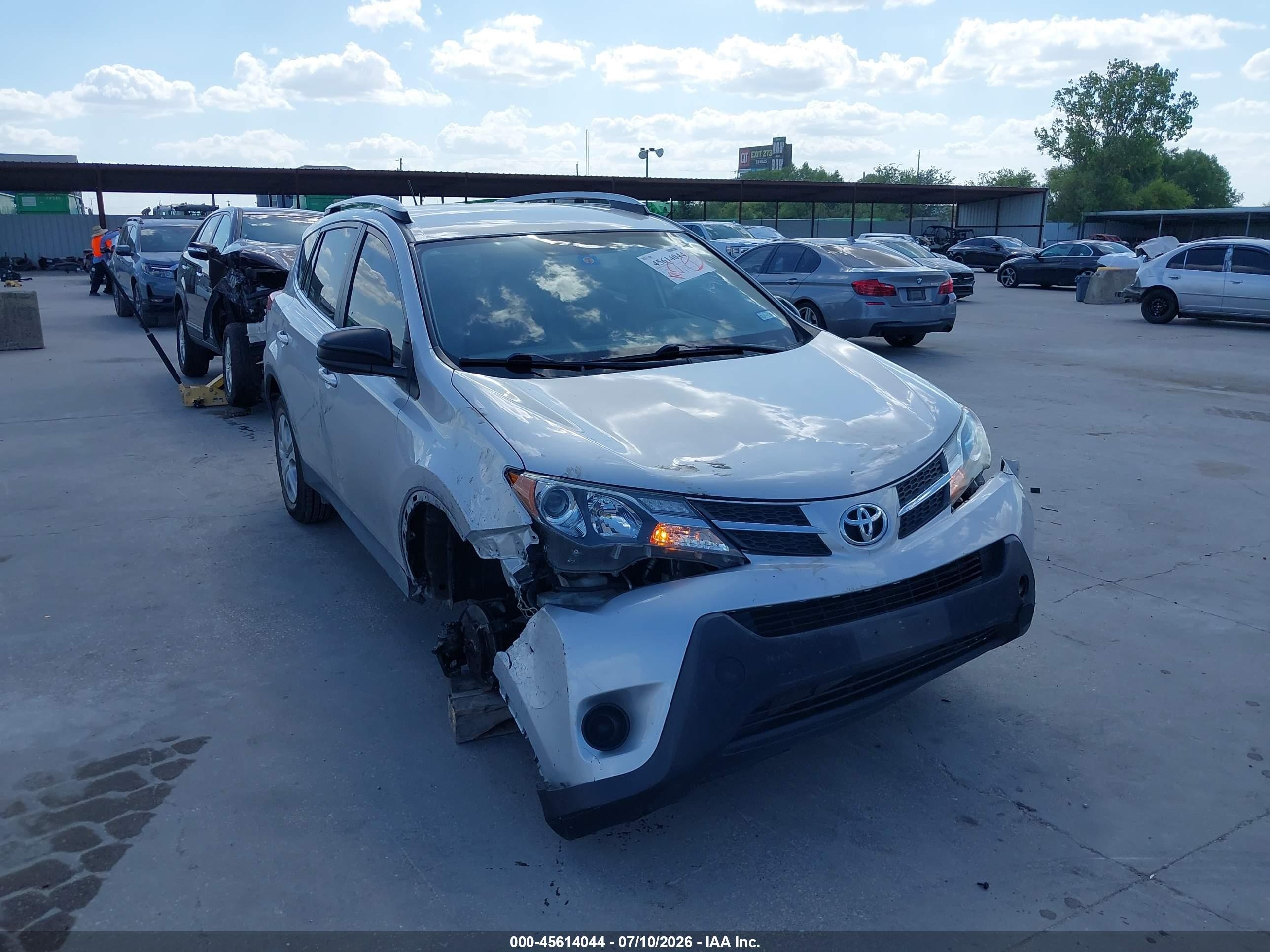 2015 Toyota Rav4 Le Silver vin: JTMZFREV8FJ044278