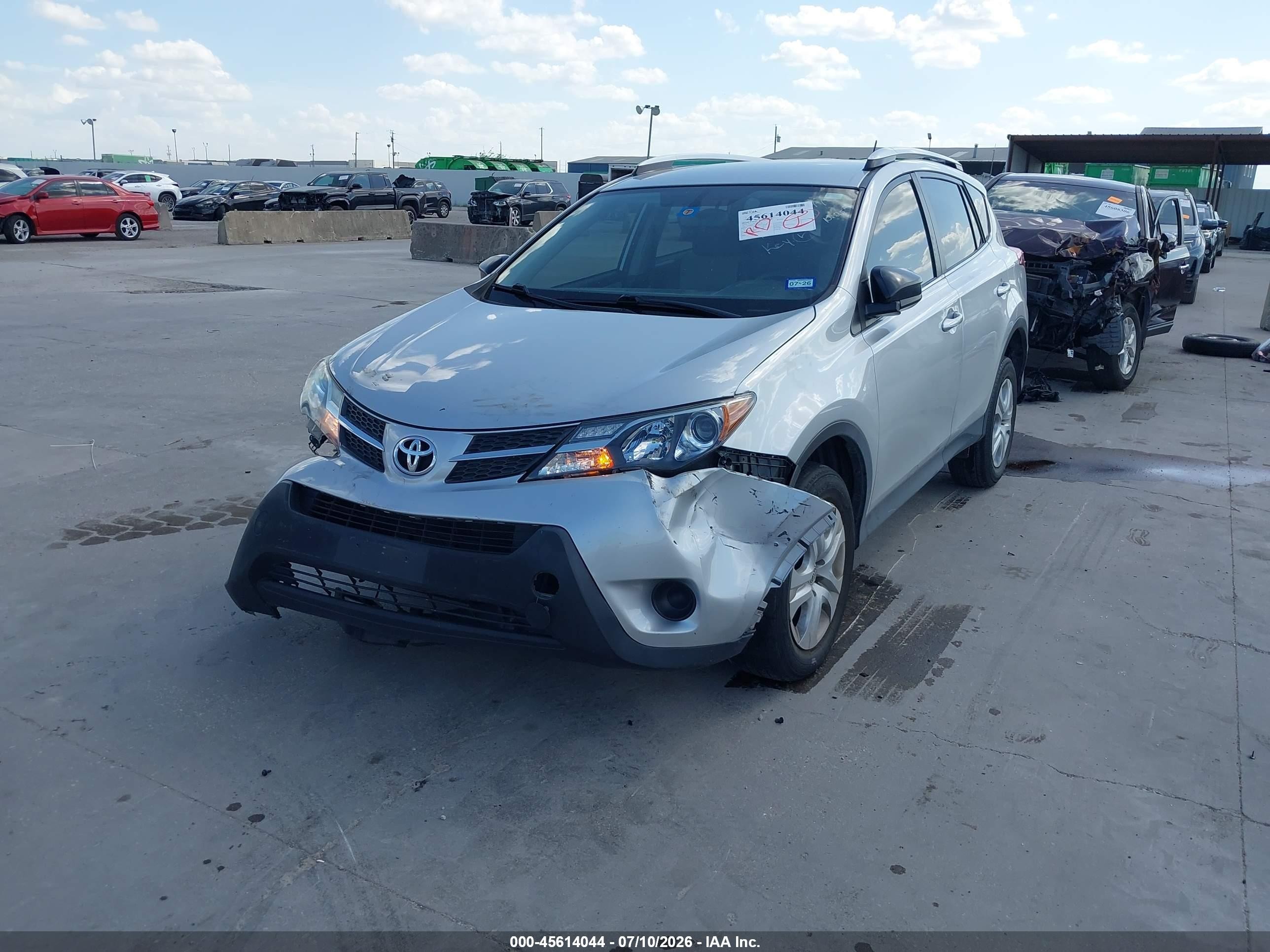 2015 Toyota Rav4 Le Silver vin: JTMZFREV8FJ044278