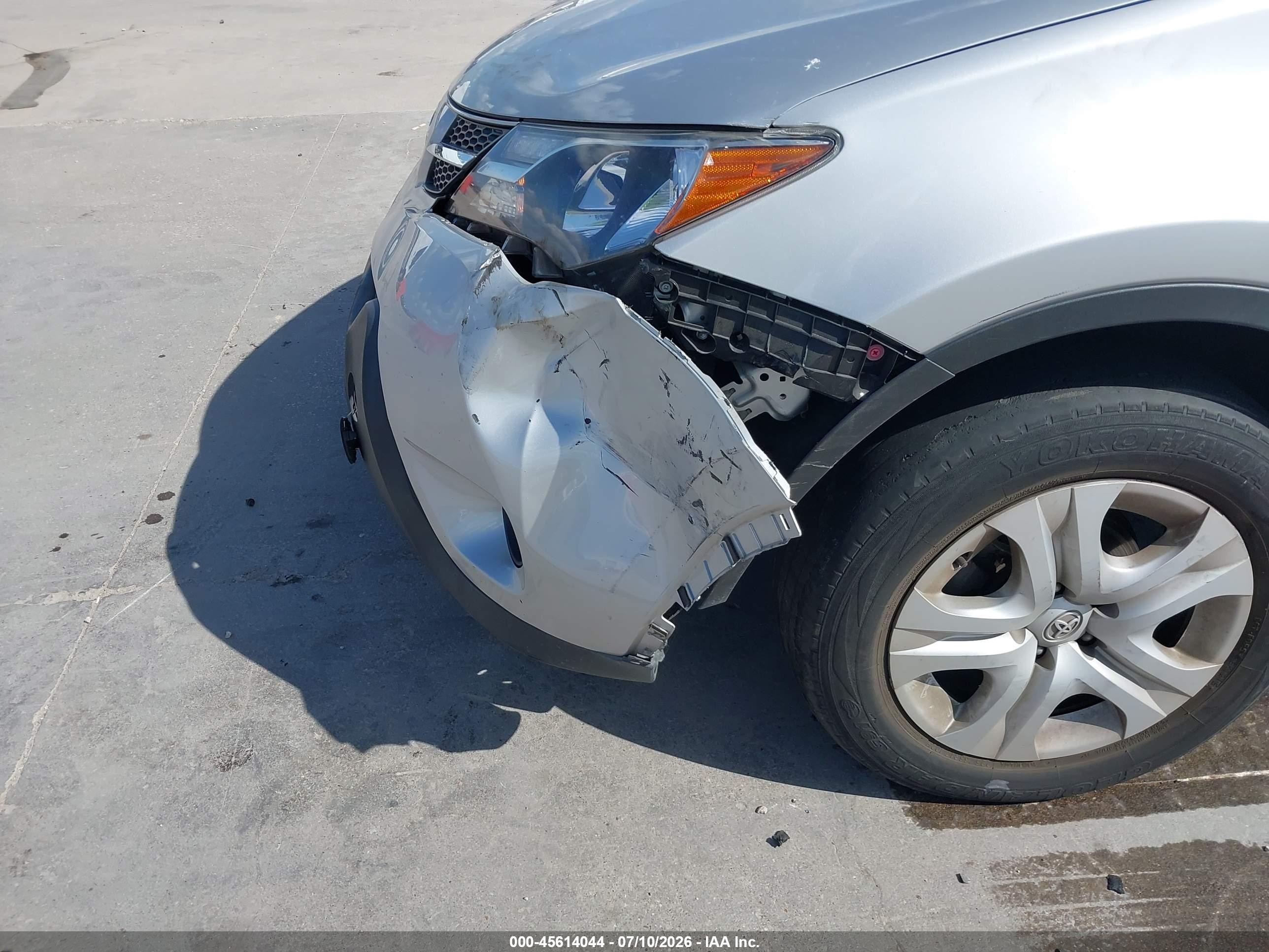 2015 Toyota Rav4 Le Silver vin: JTMZFREV8FJ044278