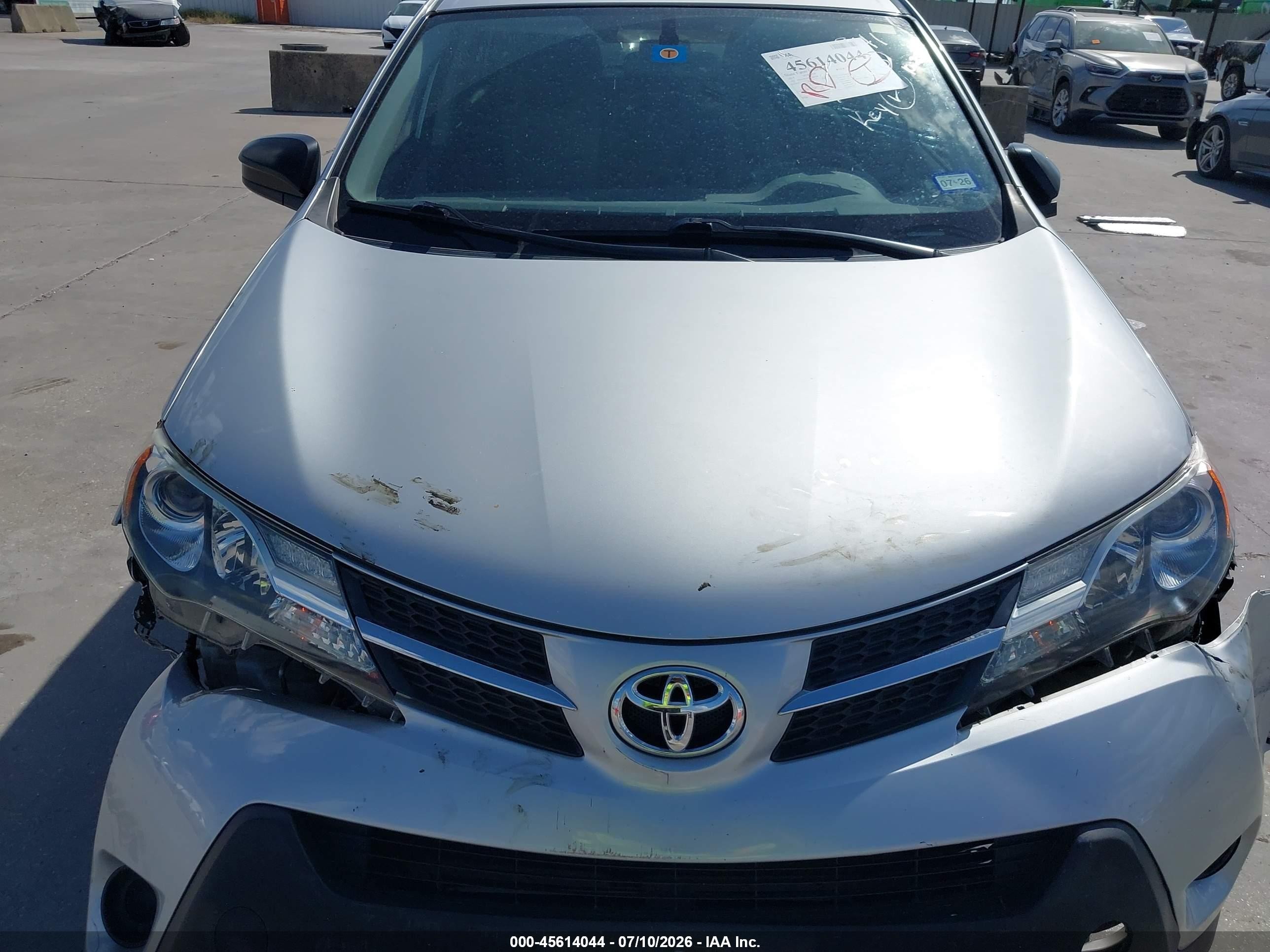 2015 Toyota Rav4 Le Silver vin: JTMZFREV8FJ044278