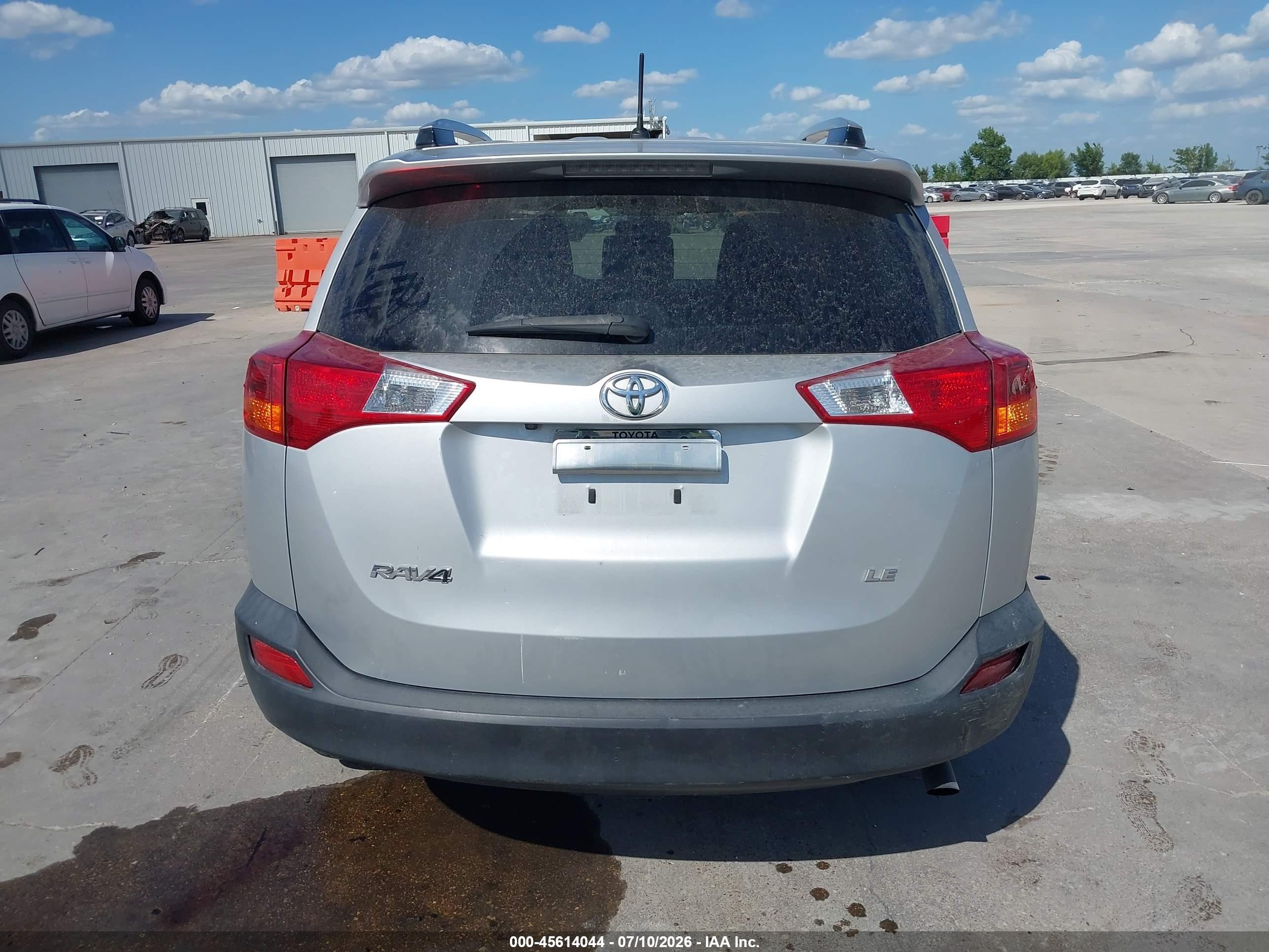 2015 Toyota Rav4 Le Silver vin: JTMZFREV8FJ044278