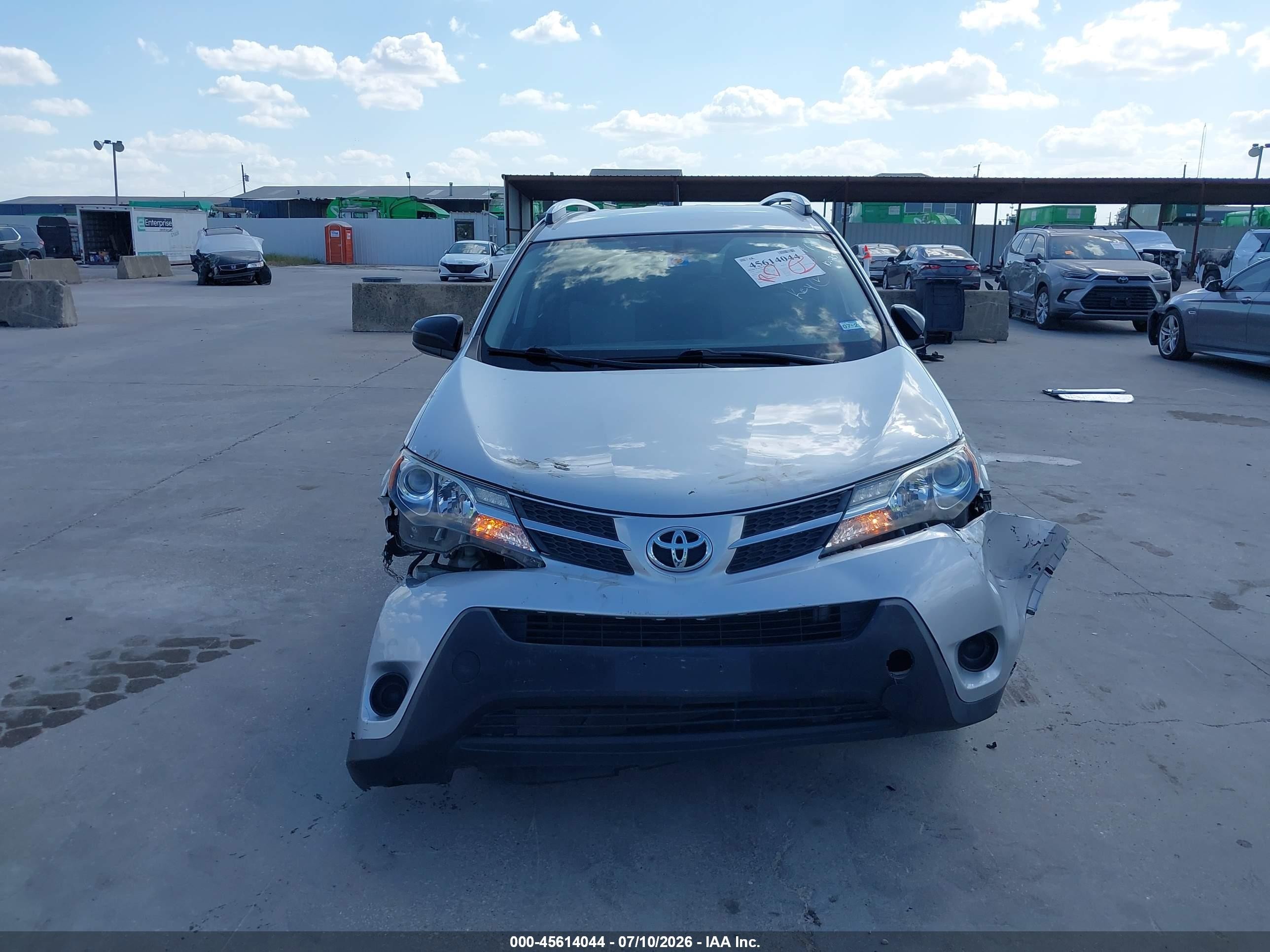 2015 Toyota Rav4 Le Silver vin: JTMZFREV8FJ044278