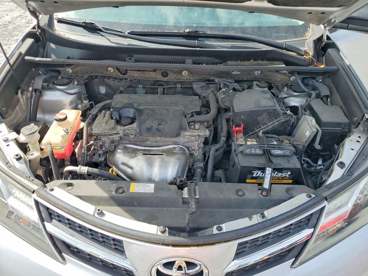 2015 Toyota Rav4 Le Silver vin: JTMZFREV8FJ052848