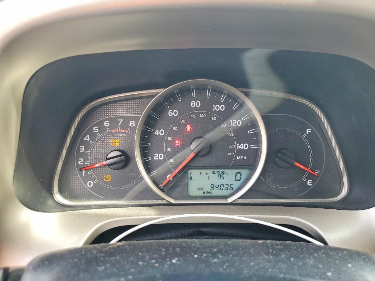 2015 Toyota Rav4 Le Silver vin: JTMZFREV8FJ052848