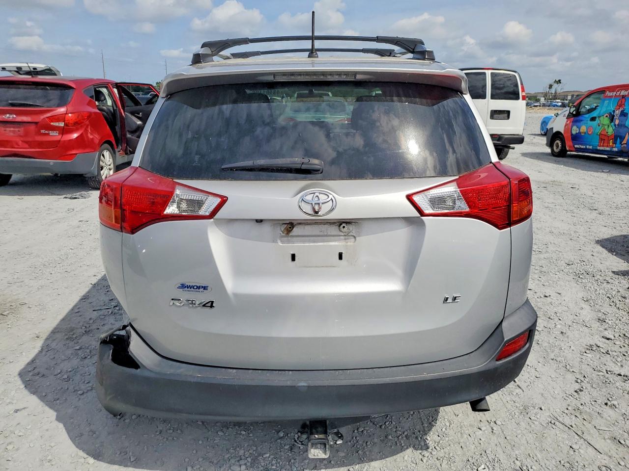 2015 Toyota Rav4 Le Silver vin: JTMZFREV8FJ052848