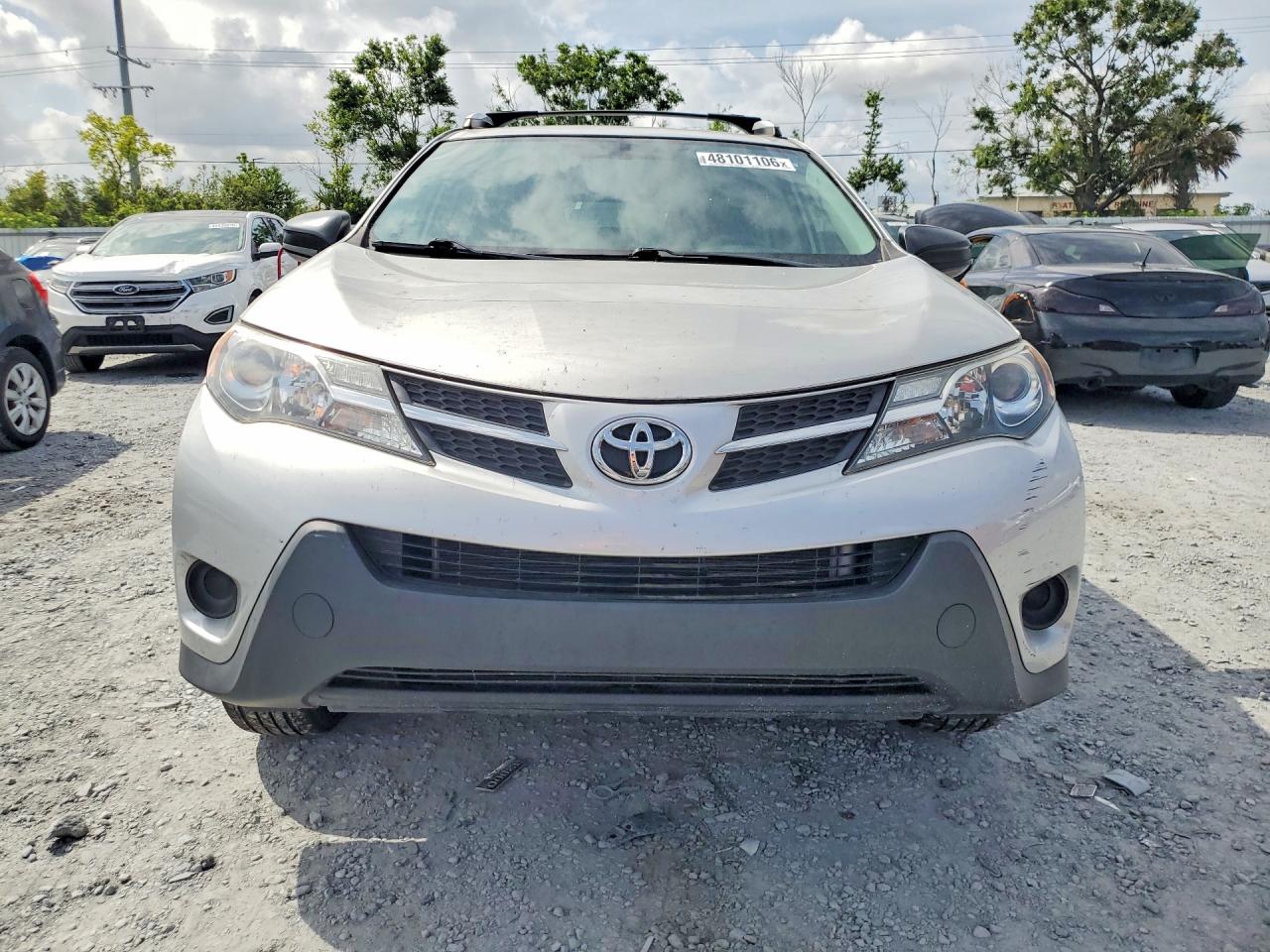 2015 Toyota Rav4 Le Silver vin: JTMZFREV8FJ052848