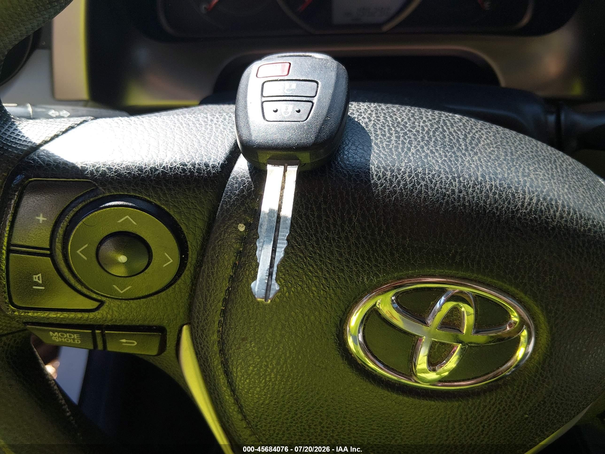 2013 Toyota Rav4 Le Белый vin: JTMZFREV9D5000487