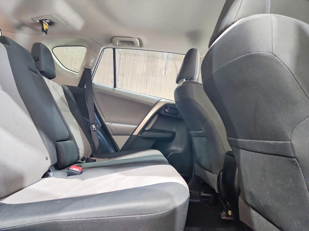 2013 Toyota Rav4 Le Silver vin: JTMZFREV9D5016852