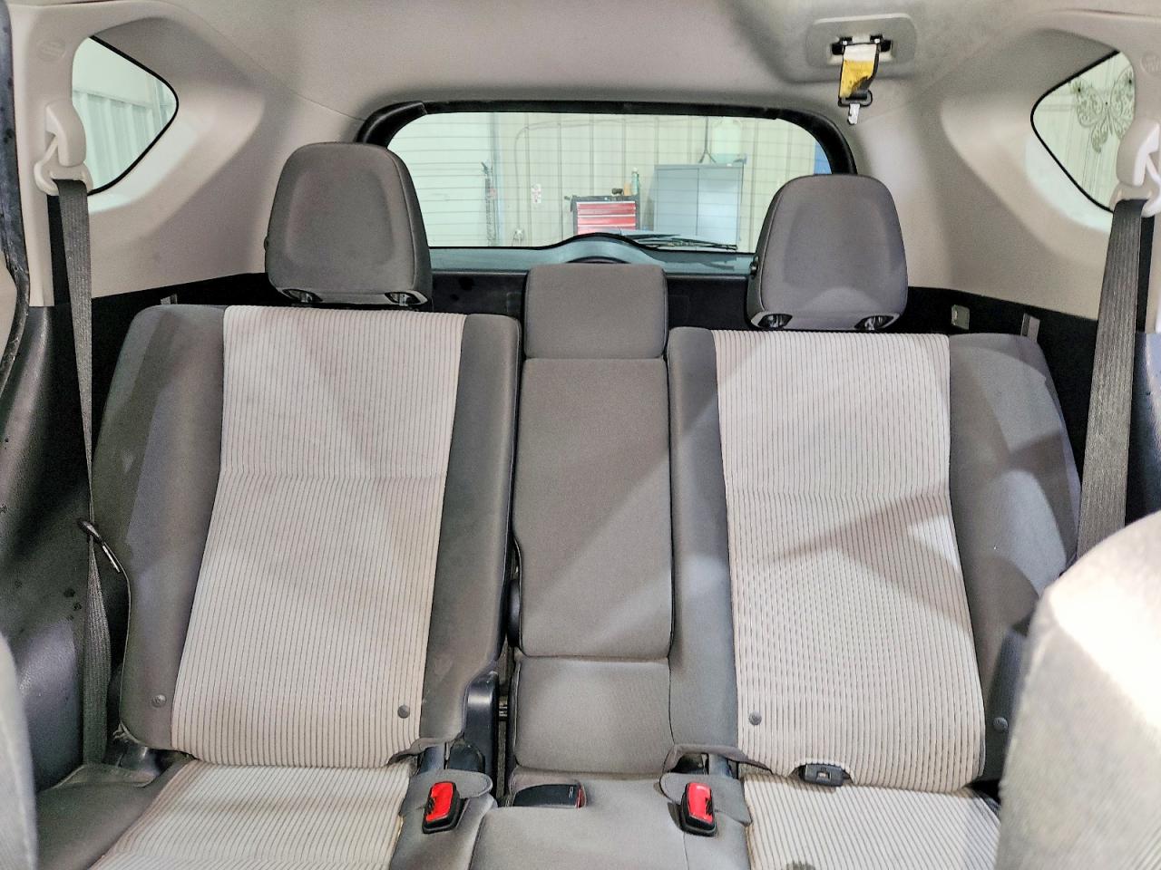 2013 Toyota Rav4 Le Silver vin: JTMZFREV9D5016852