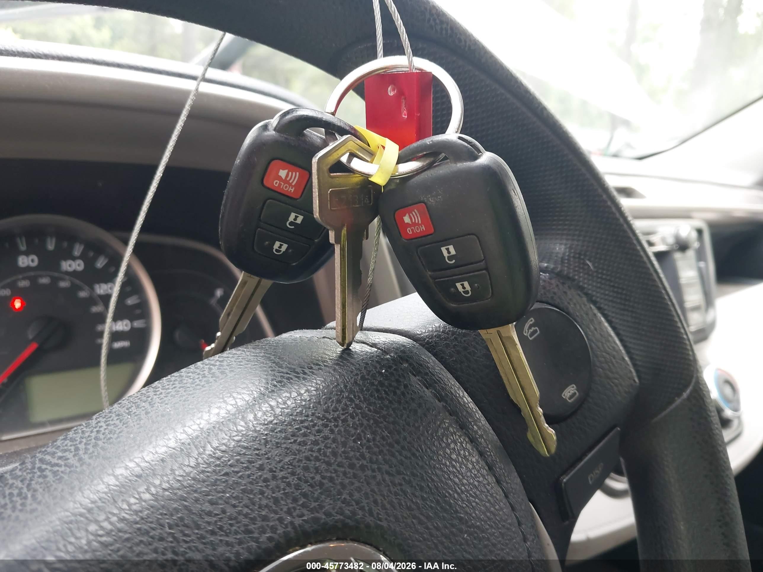 2013 Toyota Rav4 Le Silver vin: JTMZFREV9DD011253