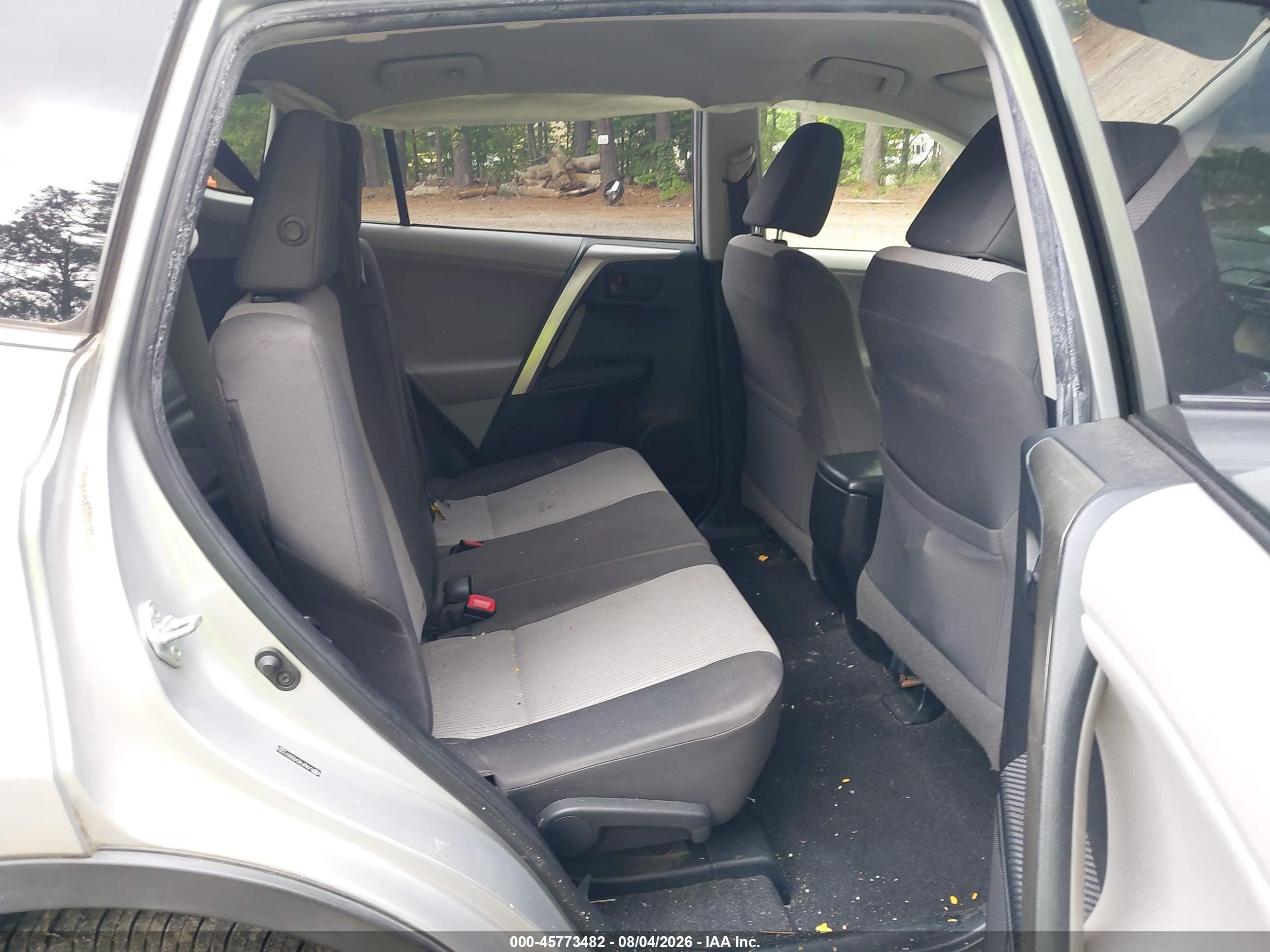 2013 Toyota Rav4 Le Silver vin: JTMZFREV9DD011253