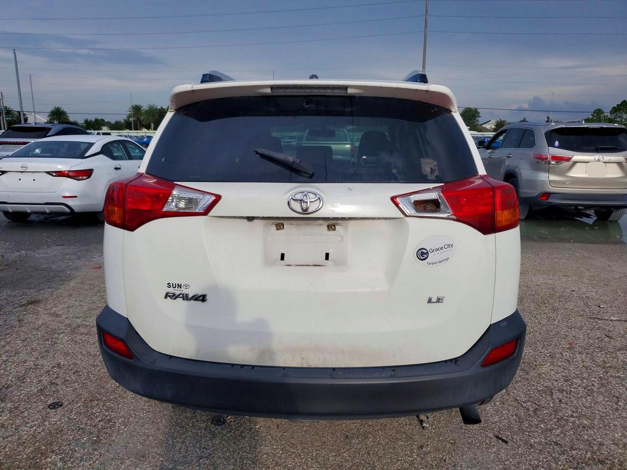 2013 Toyota Rav4 Le White vin: JTMZFREV9DD017988