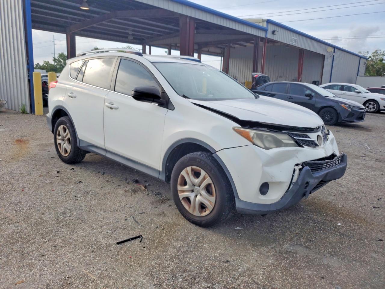 2013 Toyota Rav4 Le White vin: JTMZFREV9DD017988