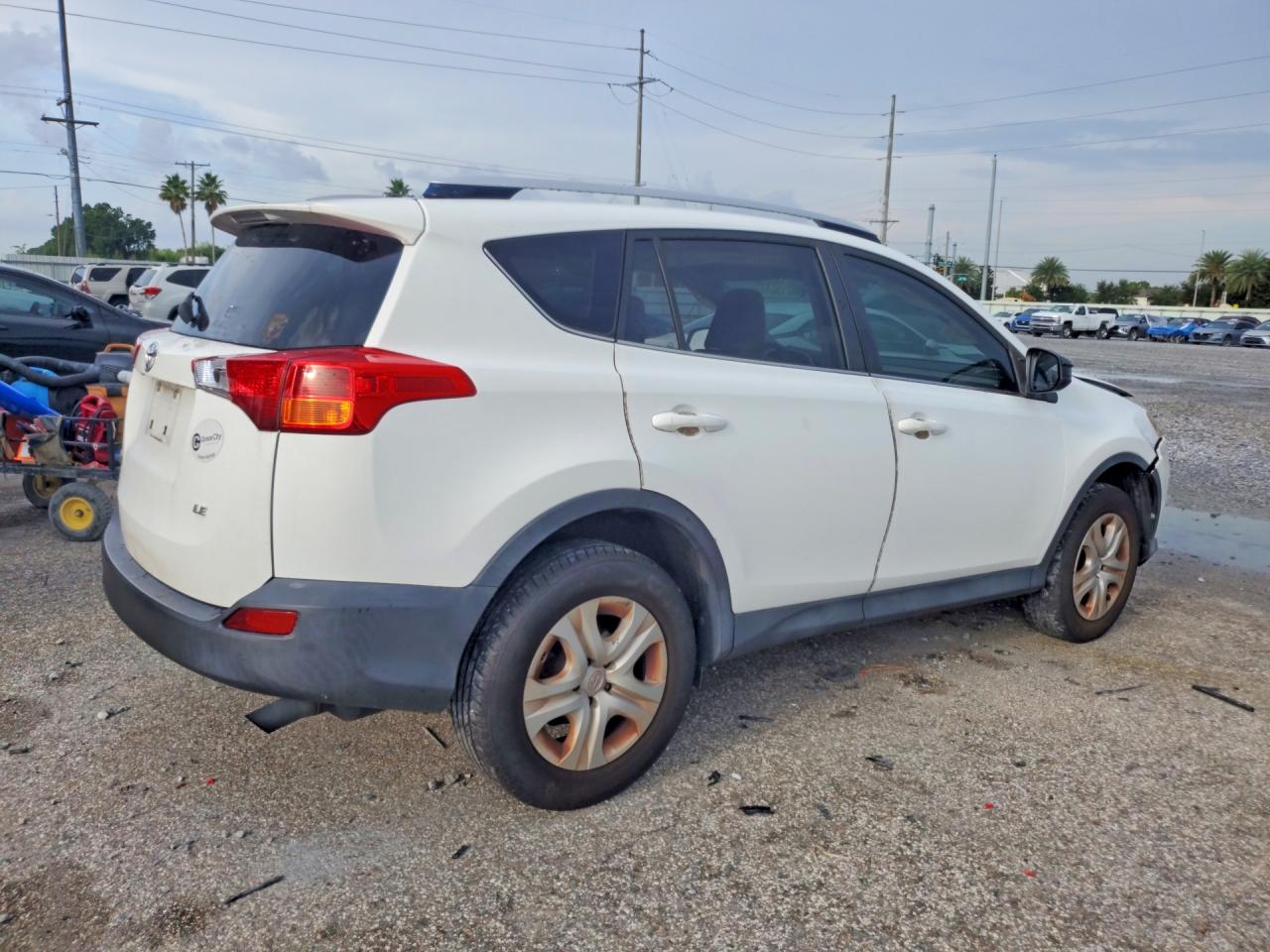 2013 Toyota Rav4 Le White vin: JTMZFREV9DD017988