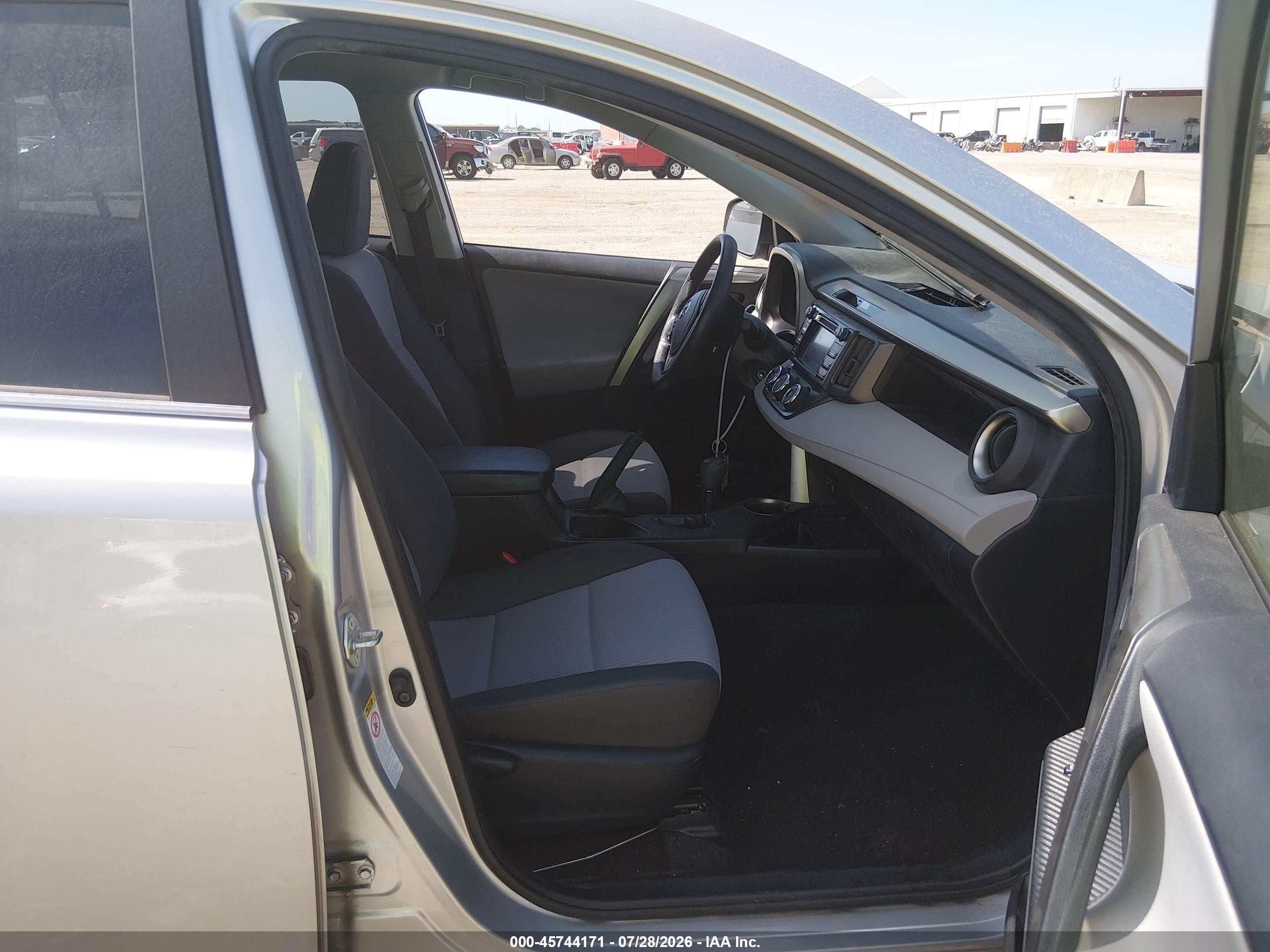 2014 Toyota Rav4 Le Серебряный vin: JTMZFREV9EJ005052