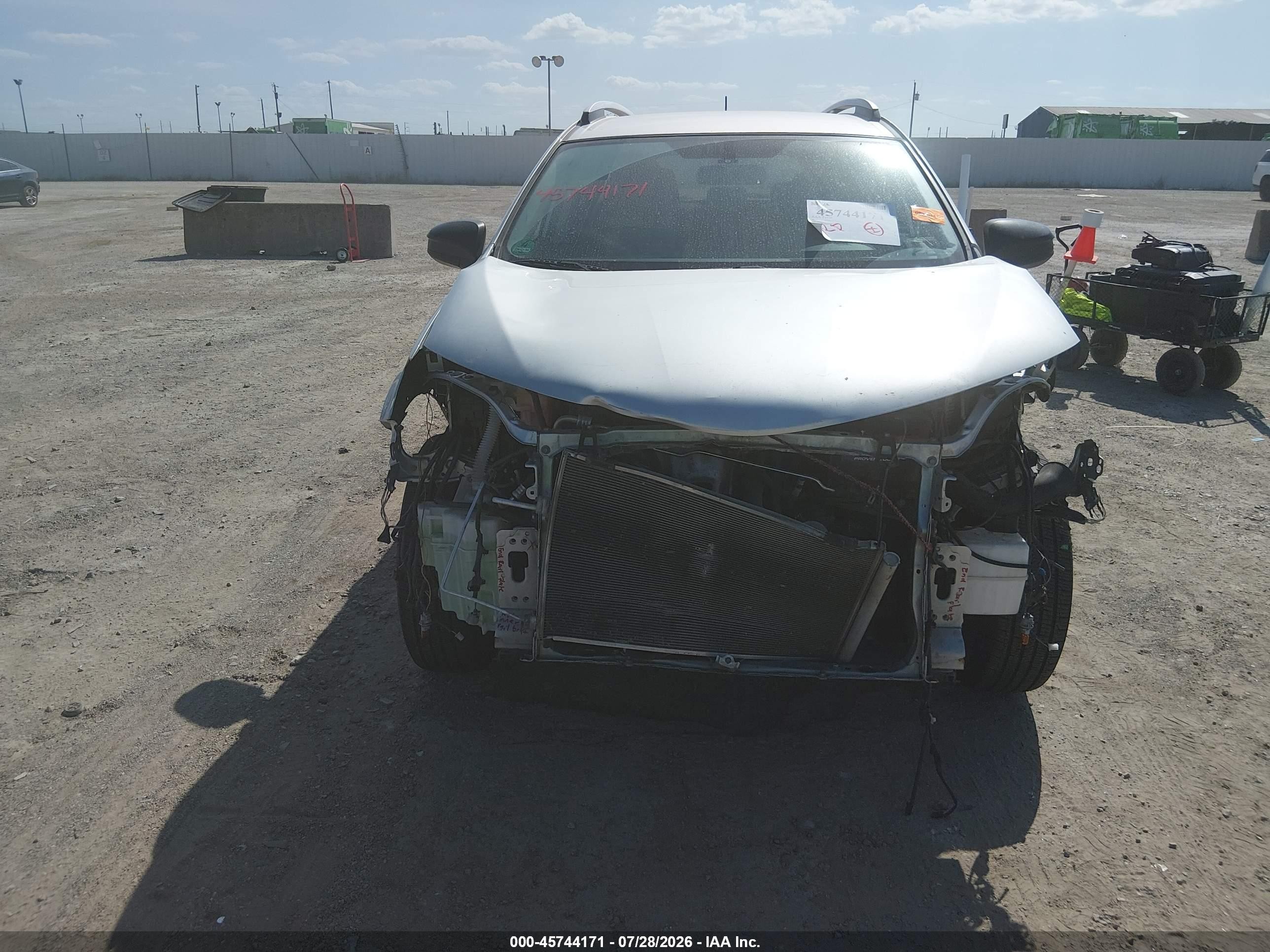 2014 Toyota Rav4 Le Серебряный vin: JTMZFREV9EJ005052