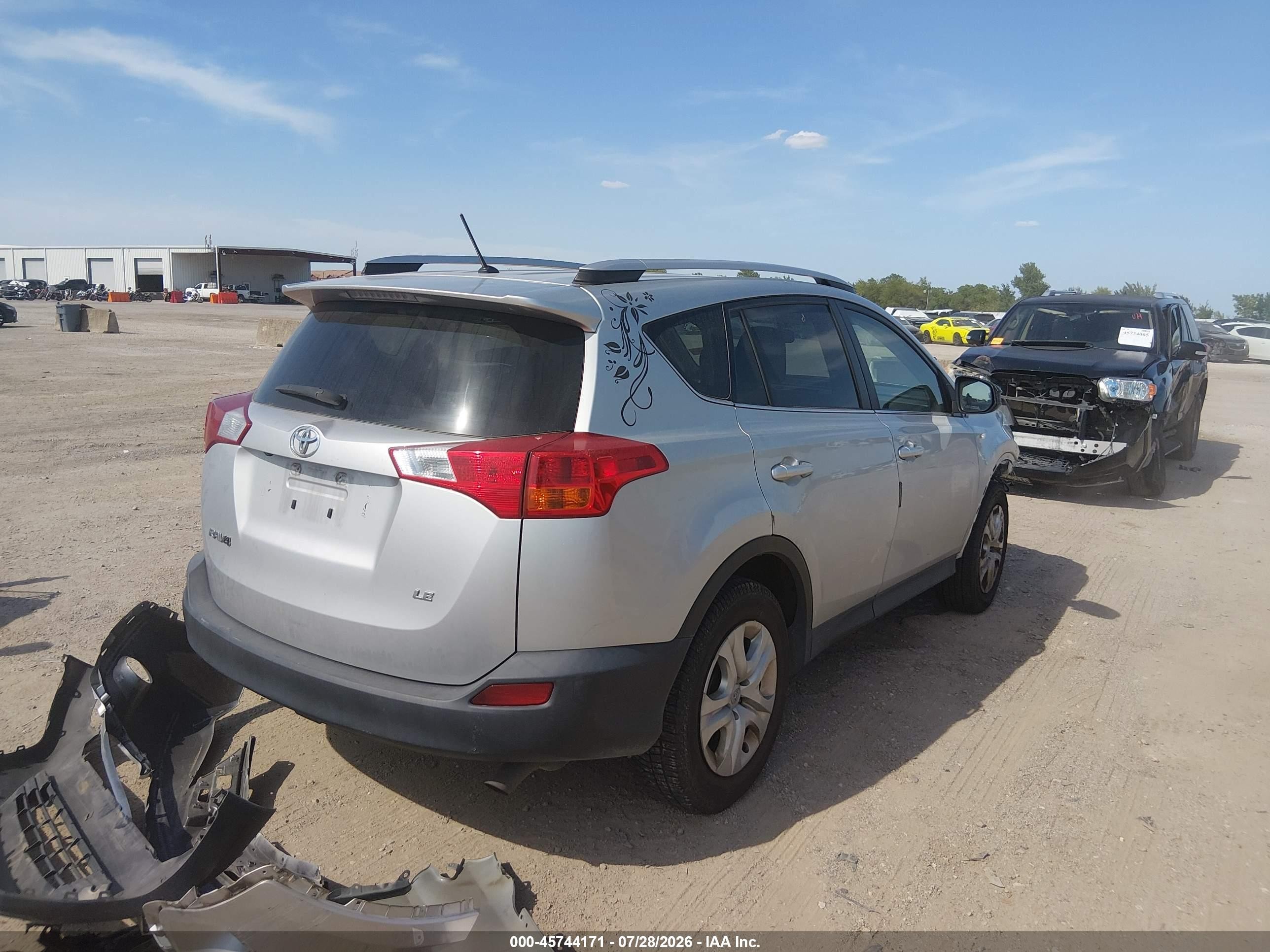 2014 Toyota Rav4 Le Серебряный vin: JTMZFREV9EJ005052