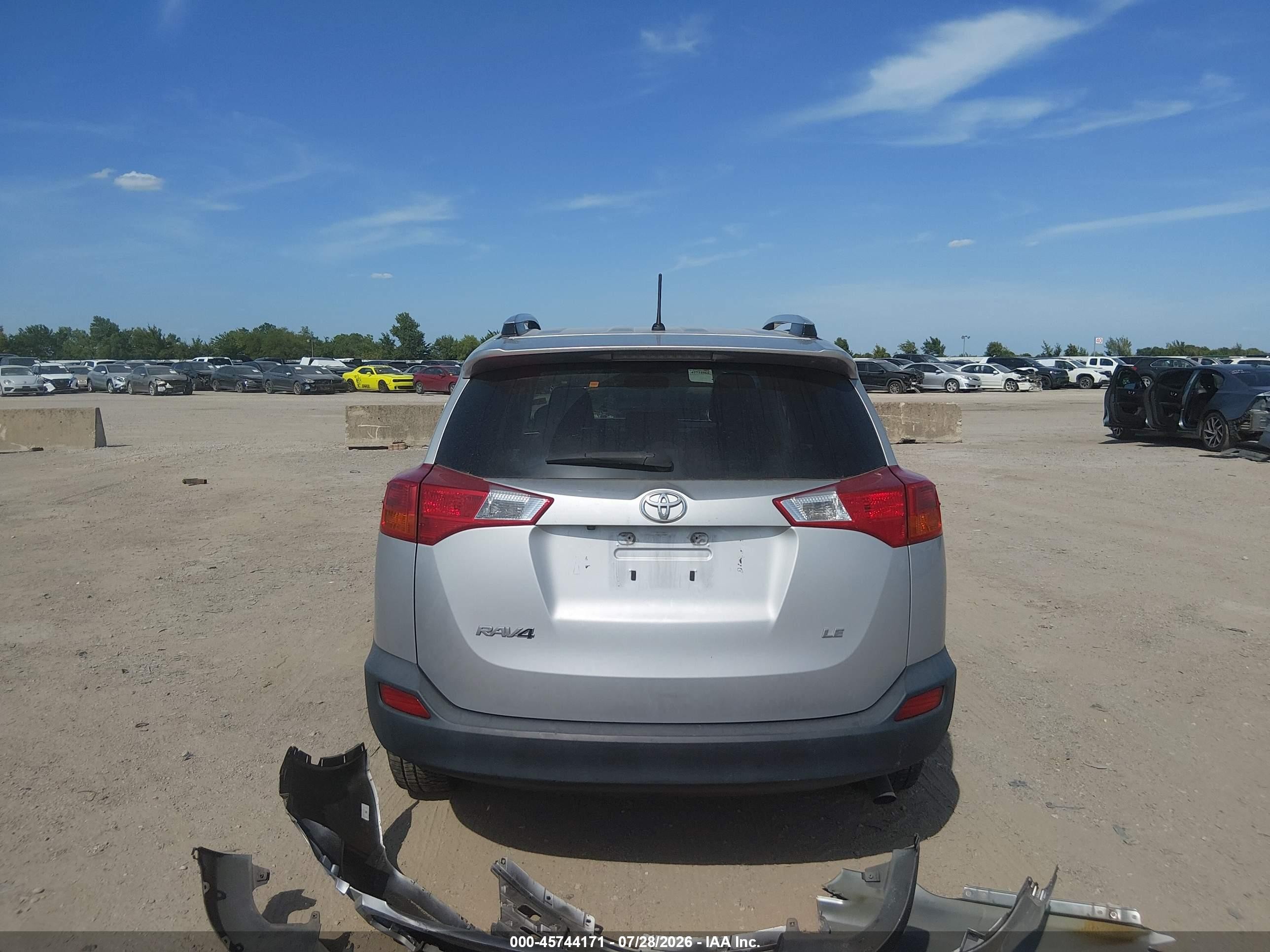 2014 Toyota Rav4 Le Серебряный vin: JTMZFREV9EJ005052