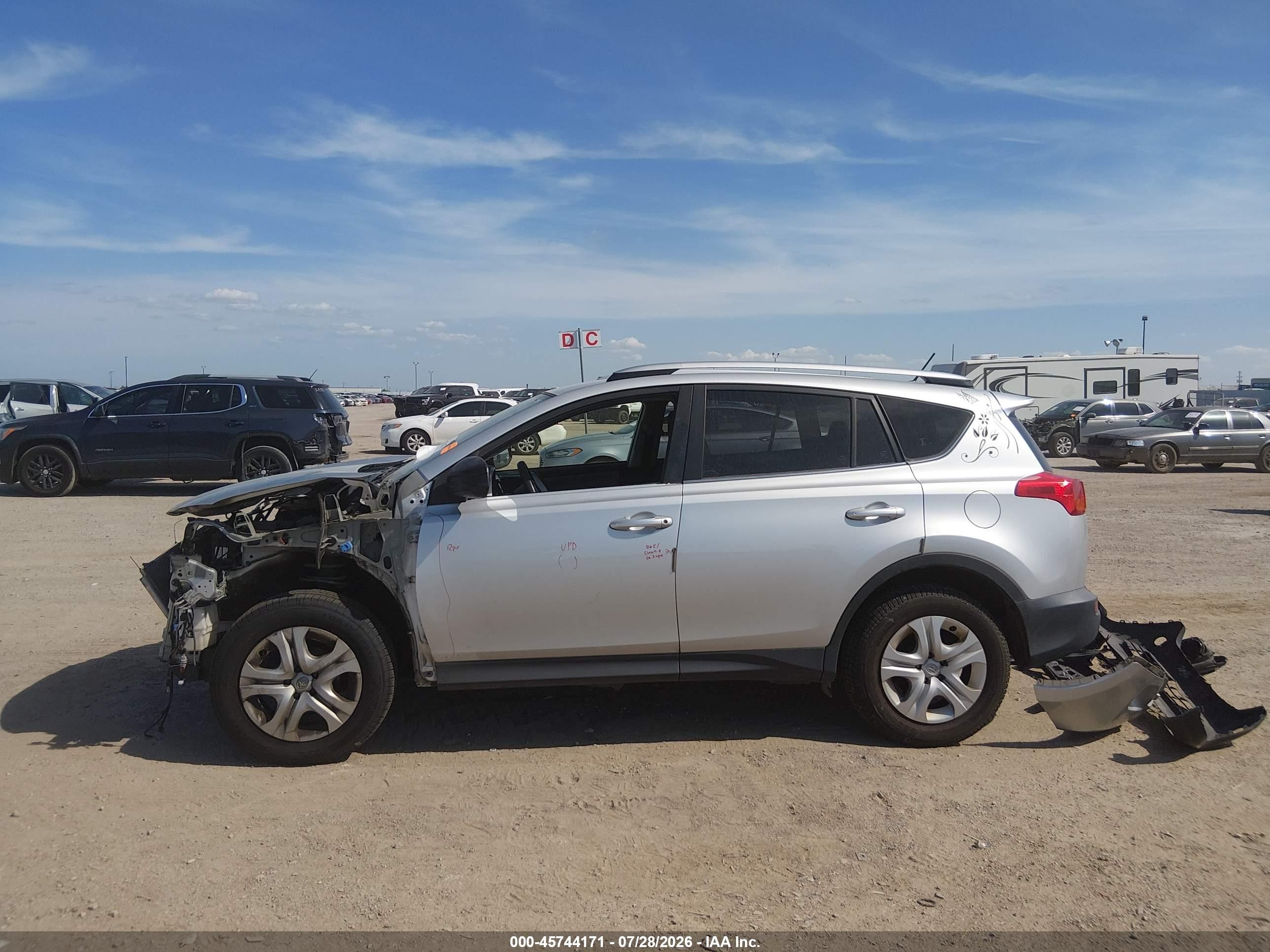 2014 Toyota Rav4 Le Серебряный vin: JTMZFREV9EJ005052