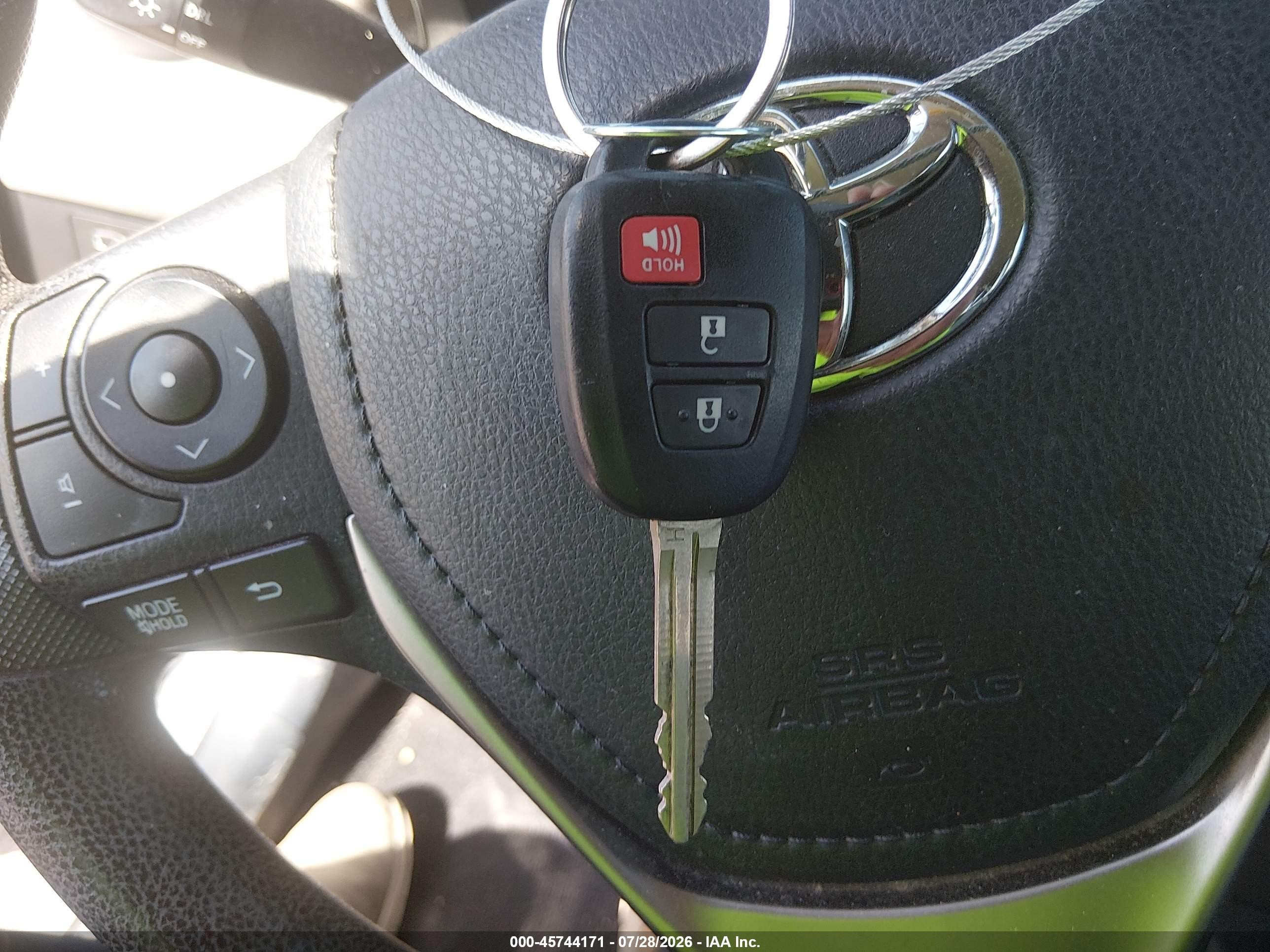2014 Toyota Rav4 Le Серебряный vin: JTMZFREV9EJ005052