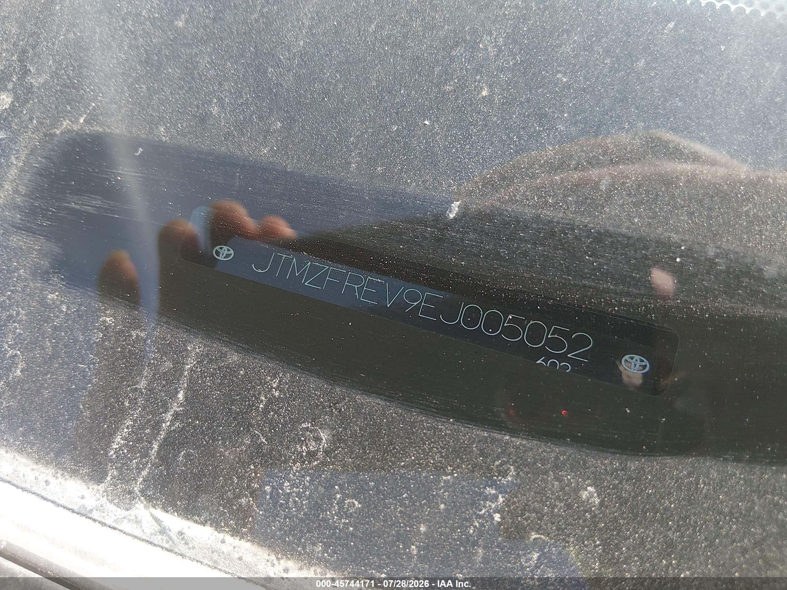 2014 Toyota Rav4 Le Серебряный vin: JTMZFREV9EJ005052