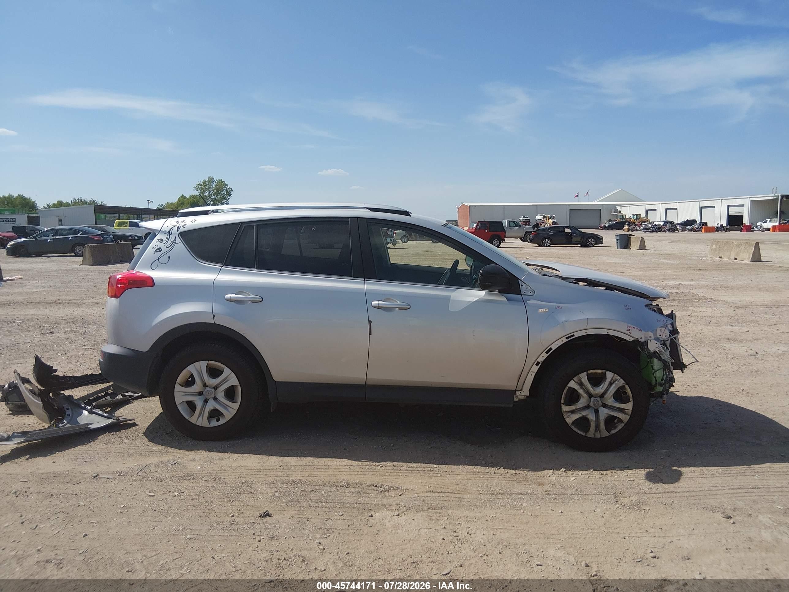 2014 Toyota Rav4 Le Серебряный vin: JTMZFREV9EJ005052