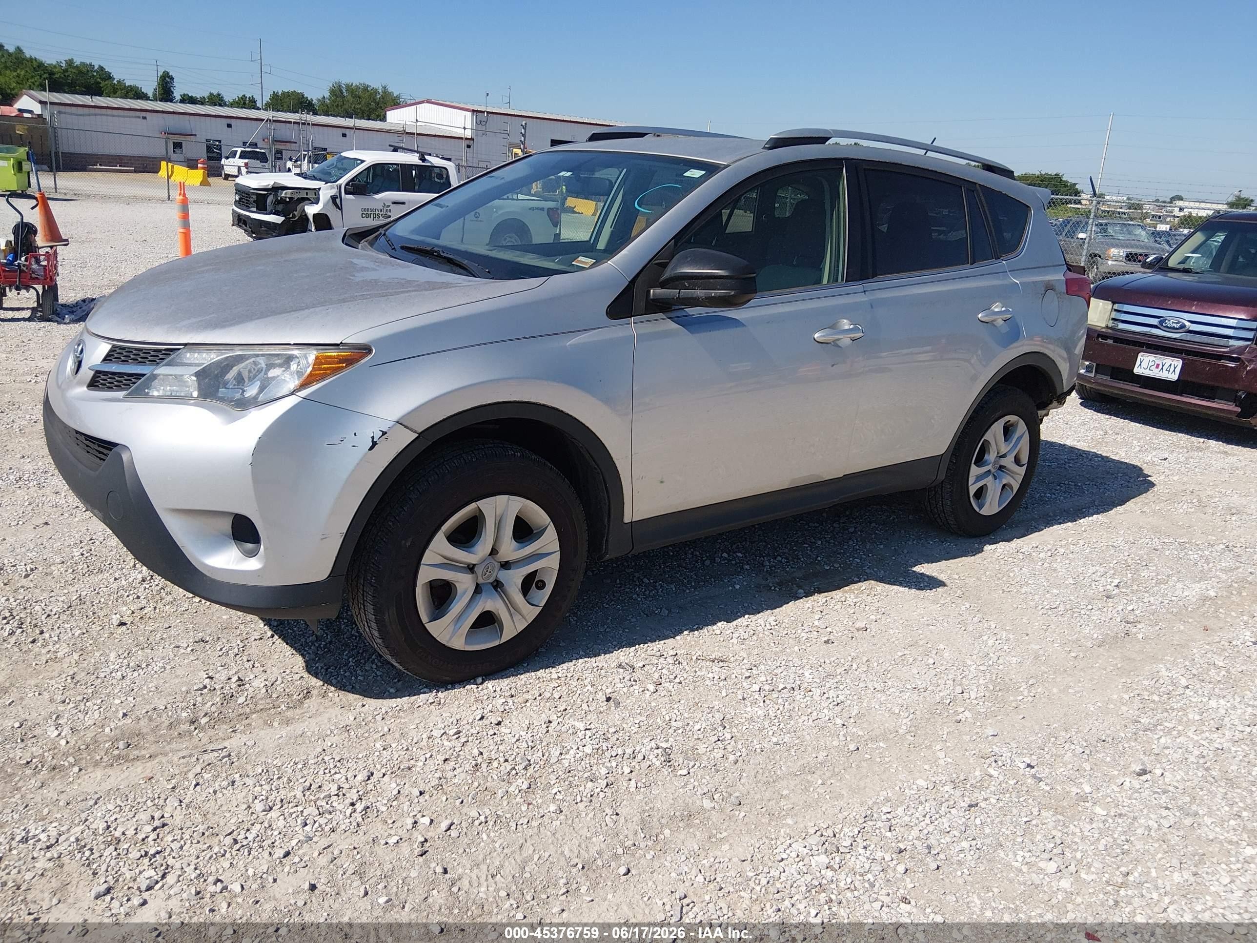 2014 Toyota Rav4 Le Серебряный vin: JTMZFREV9EJ016553