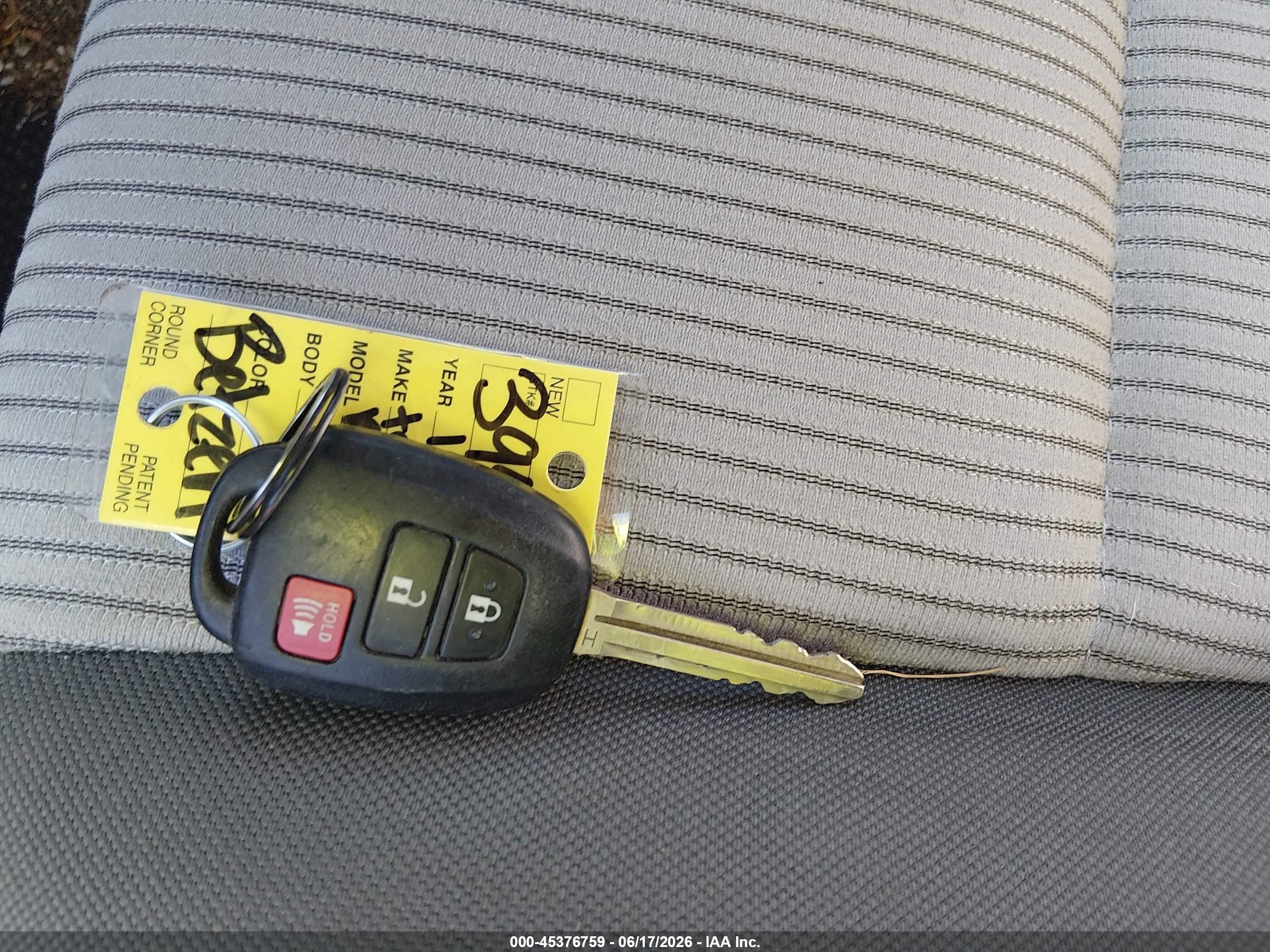 2014 Toyota Rav4 Le Серебряный vin: JTMZFREV9EJ016553