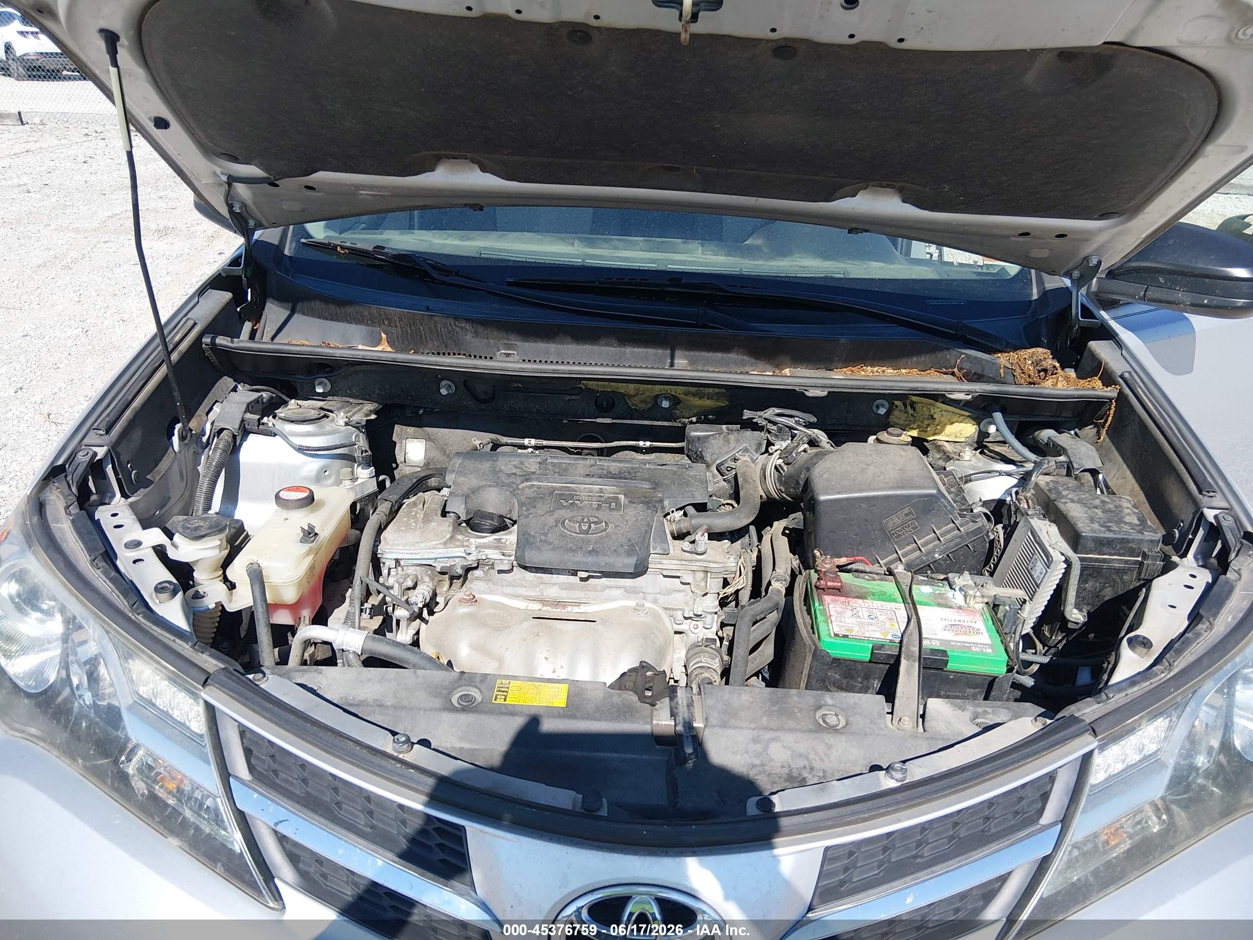 2014 Toyota Rav4 Le Серебряный vin: JTMZFREV9EJ016553