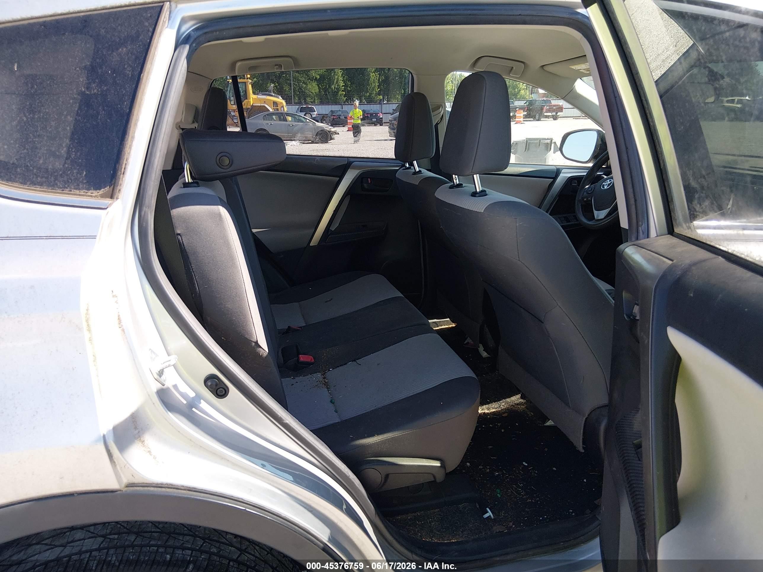2014 Toyota Rav4 Le Серебряный vin: JTMZFREV9EJ016553