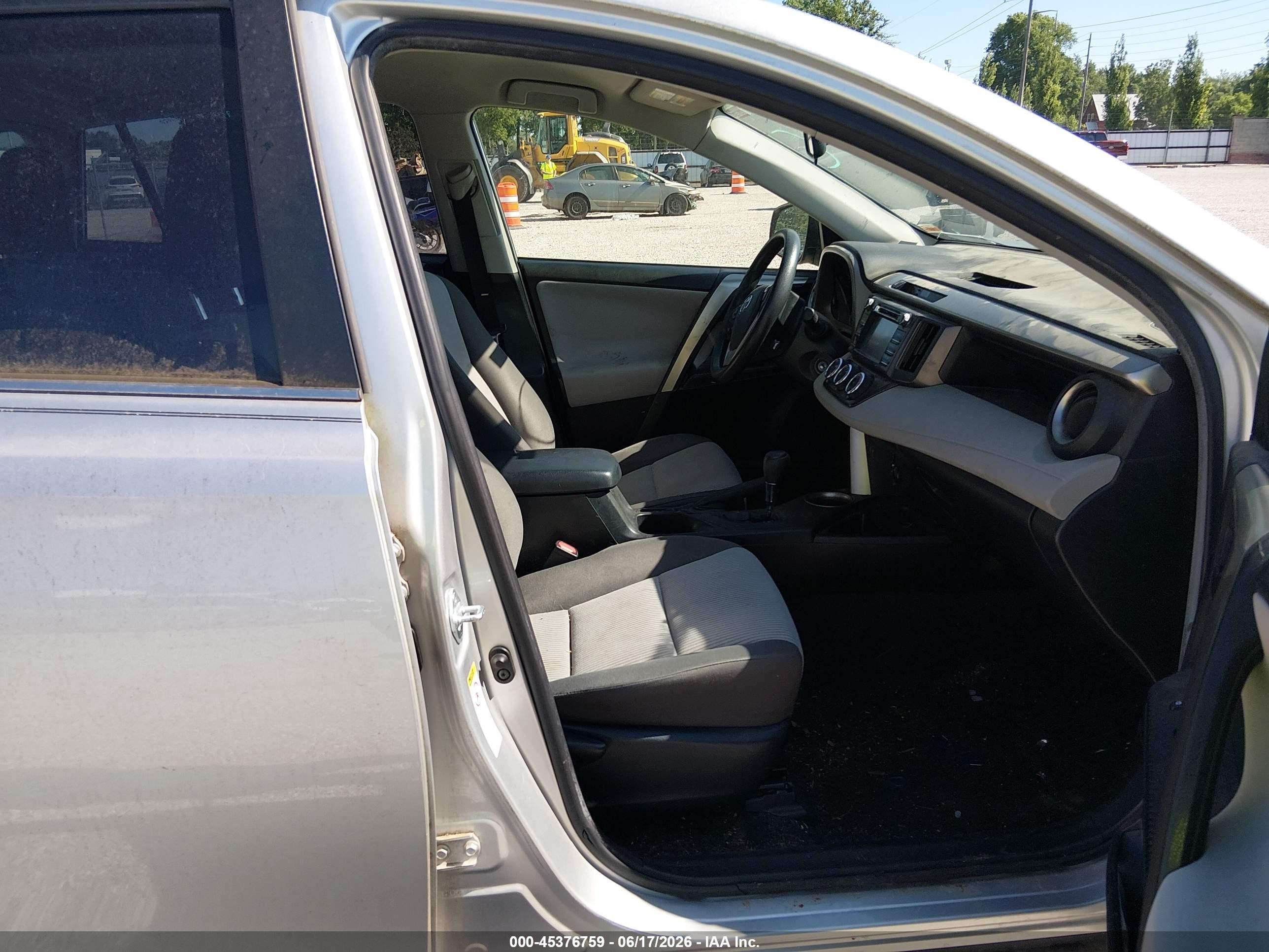 2014 Toyota Rav4 Le Серебряный vin: JTMZFREV9EJ016553