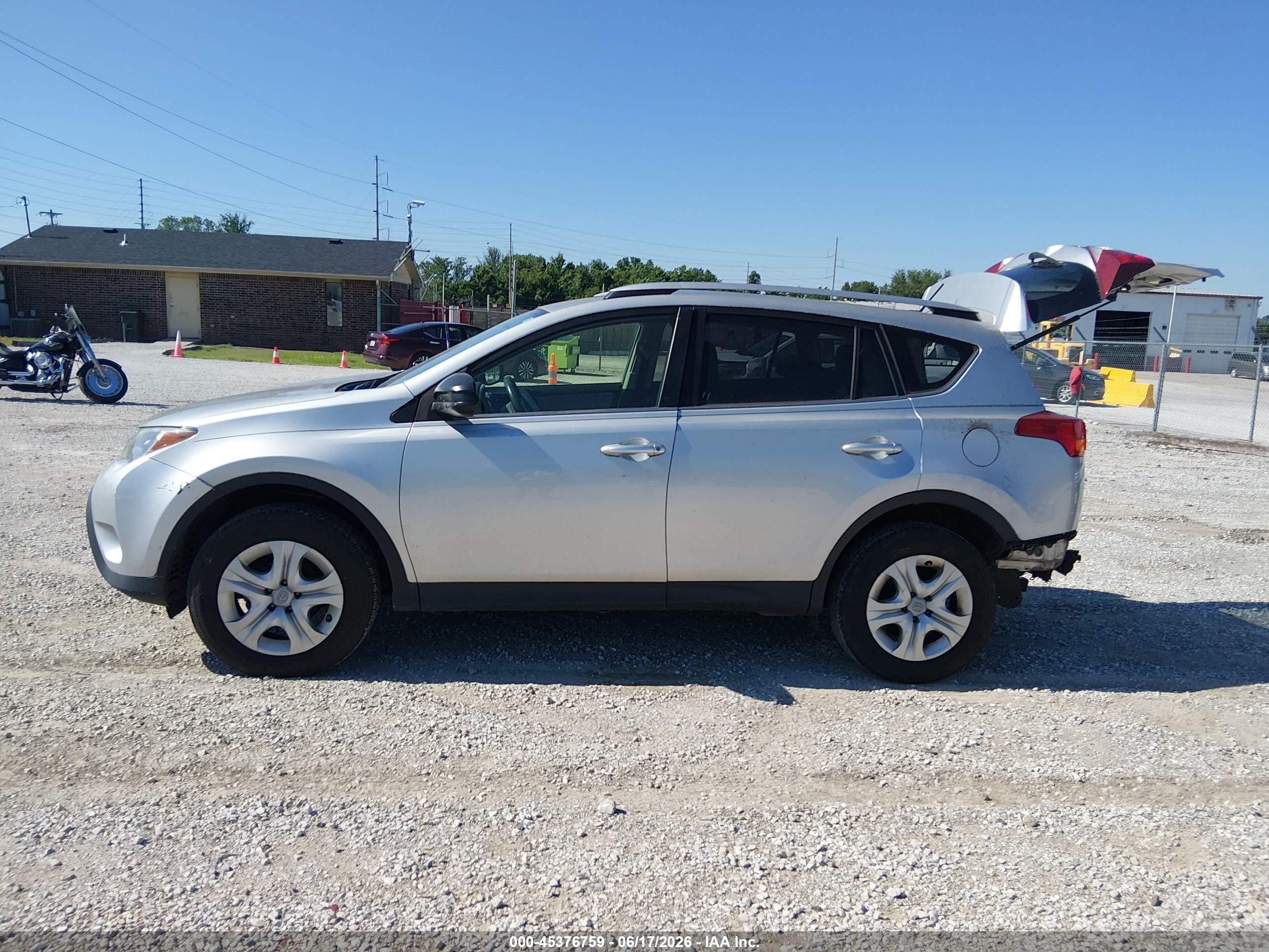 2014 Toyota Rav4 Le Серебряный vin: JTMZFREV9EJ016553