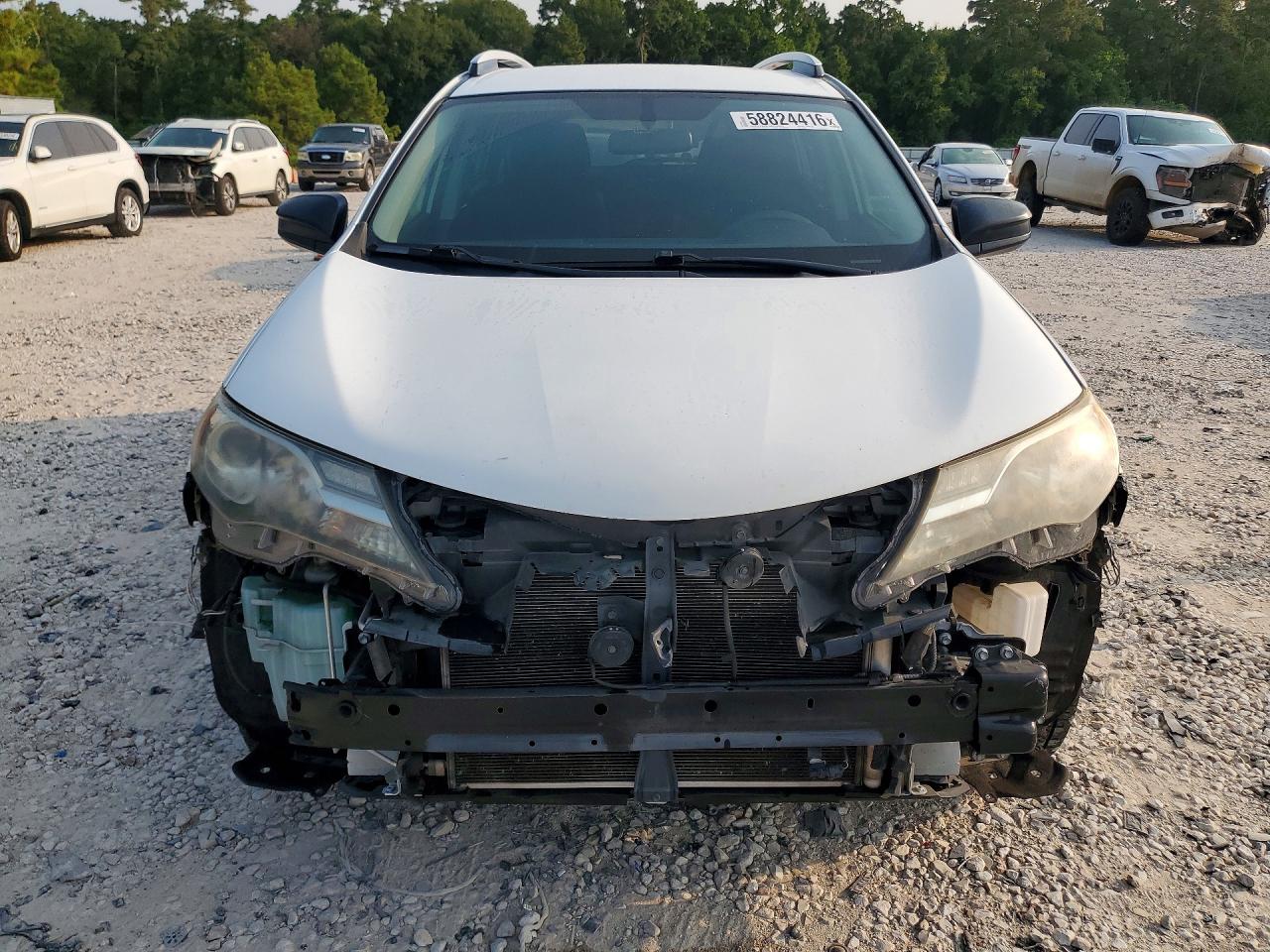 2015 Toyota Rav4 Le White vin: JTMZFREV9FD051366