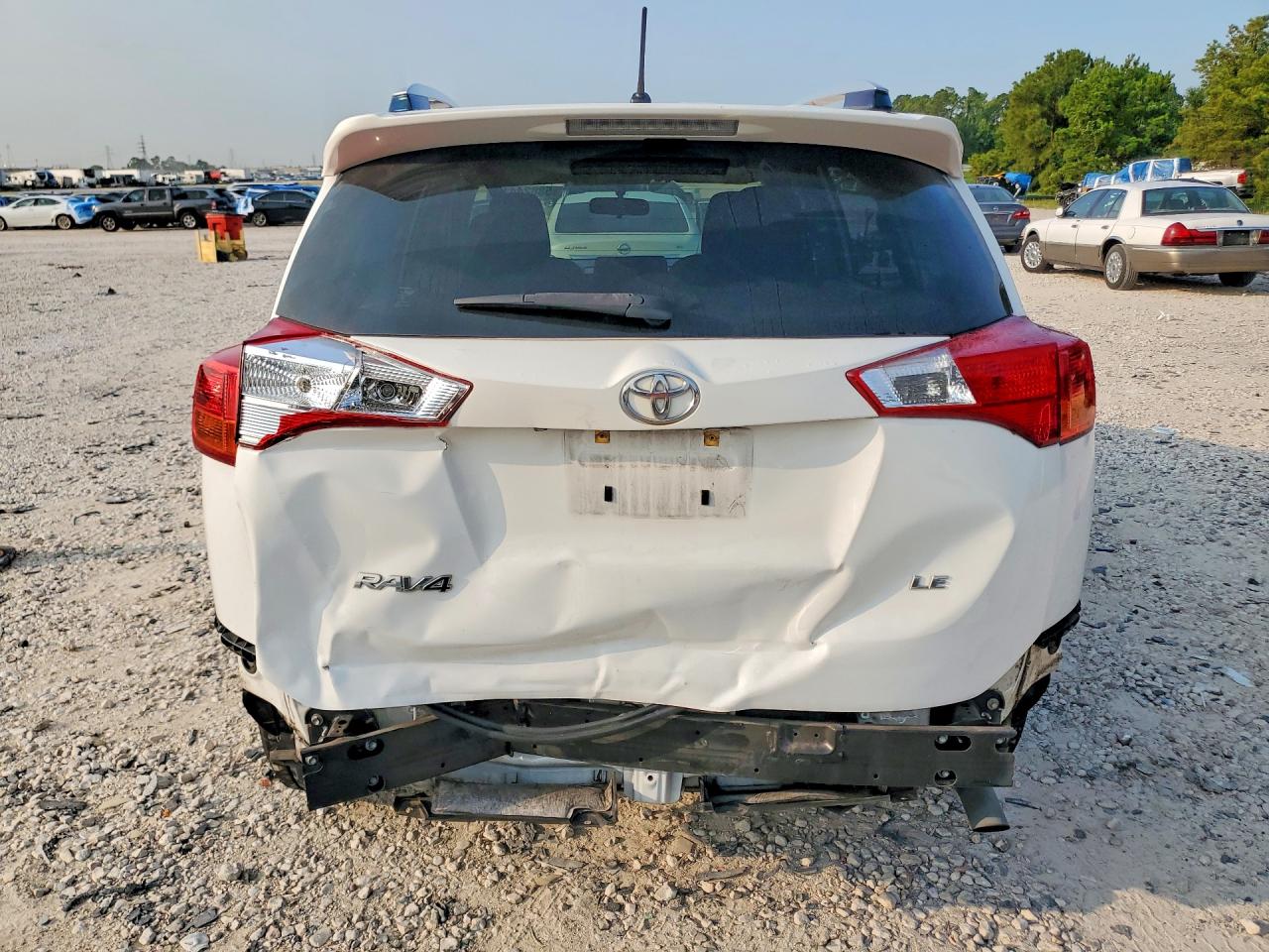 2015 Toyota Rav4 Le White vin: JTMZFREV9FD051366