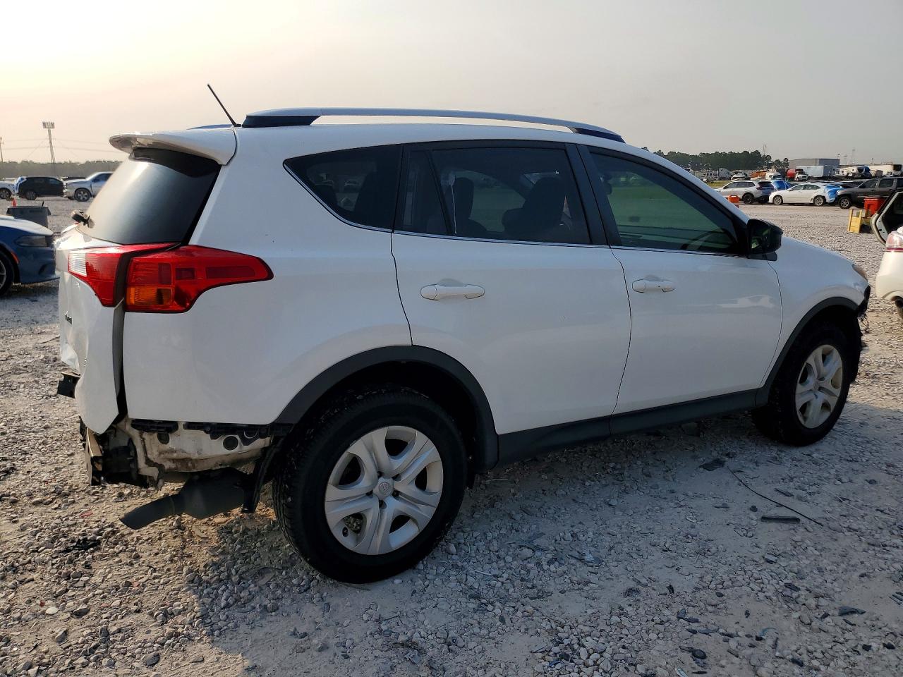 2015 Toyota Rav4 Le White vin: JTMZFREV9FD051366