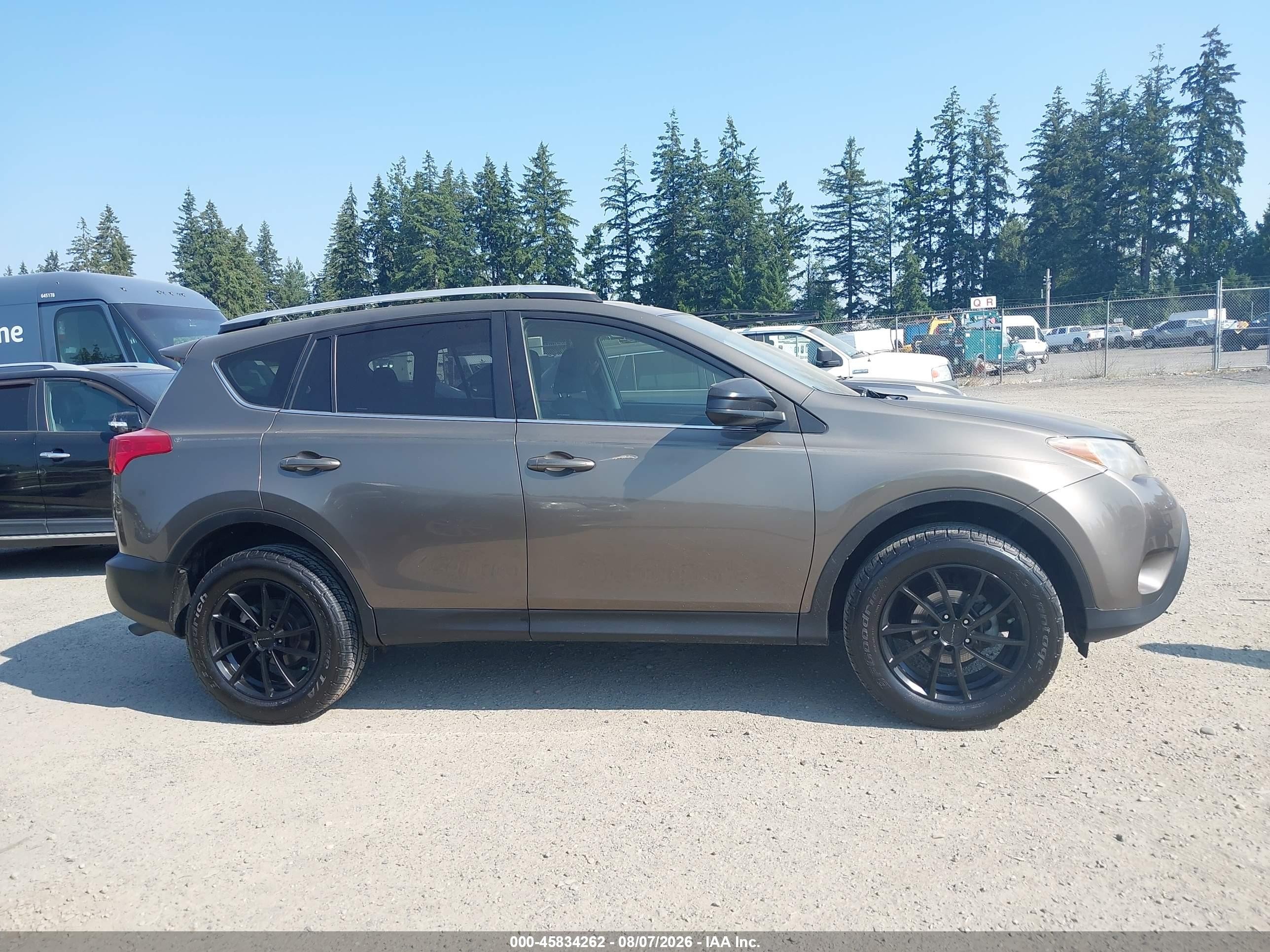 2015 Toyota Rav4 Le Pewter vin: JTMZFREV9FD063680