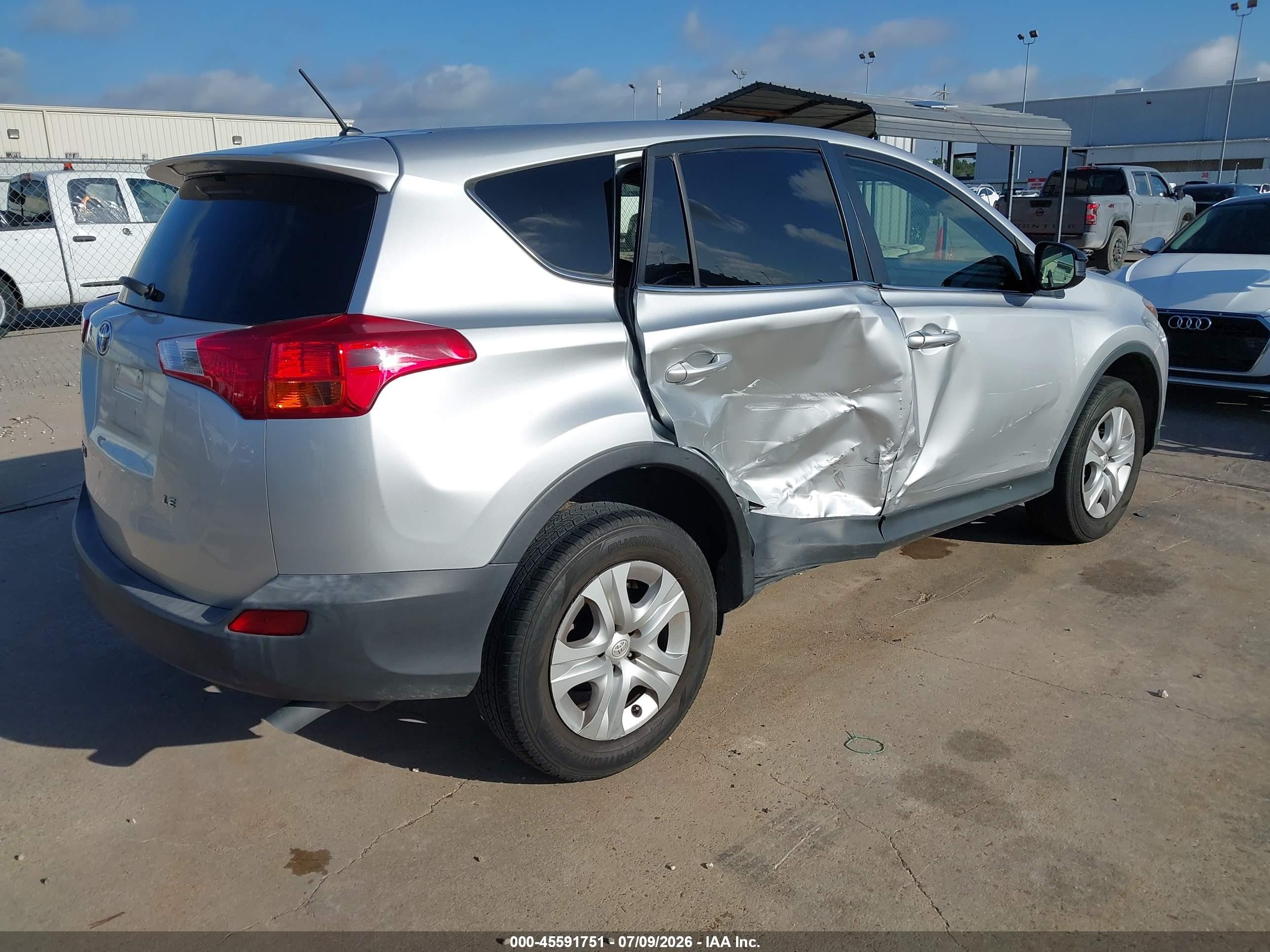 2015 Toyota Rav4 Le Silver vin: JTMZFREV9FD067714