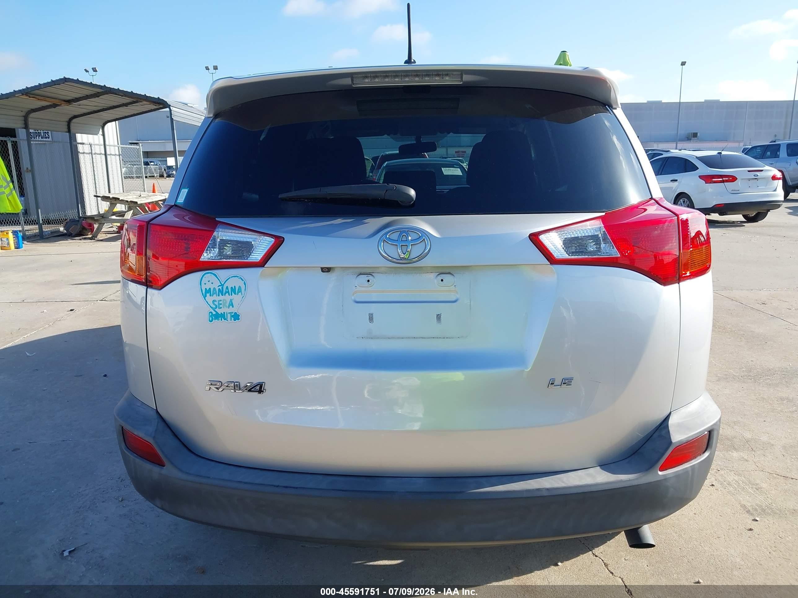 2015 Toyota Rav4 Le Silver vin: JTMZFREV9FD067714