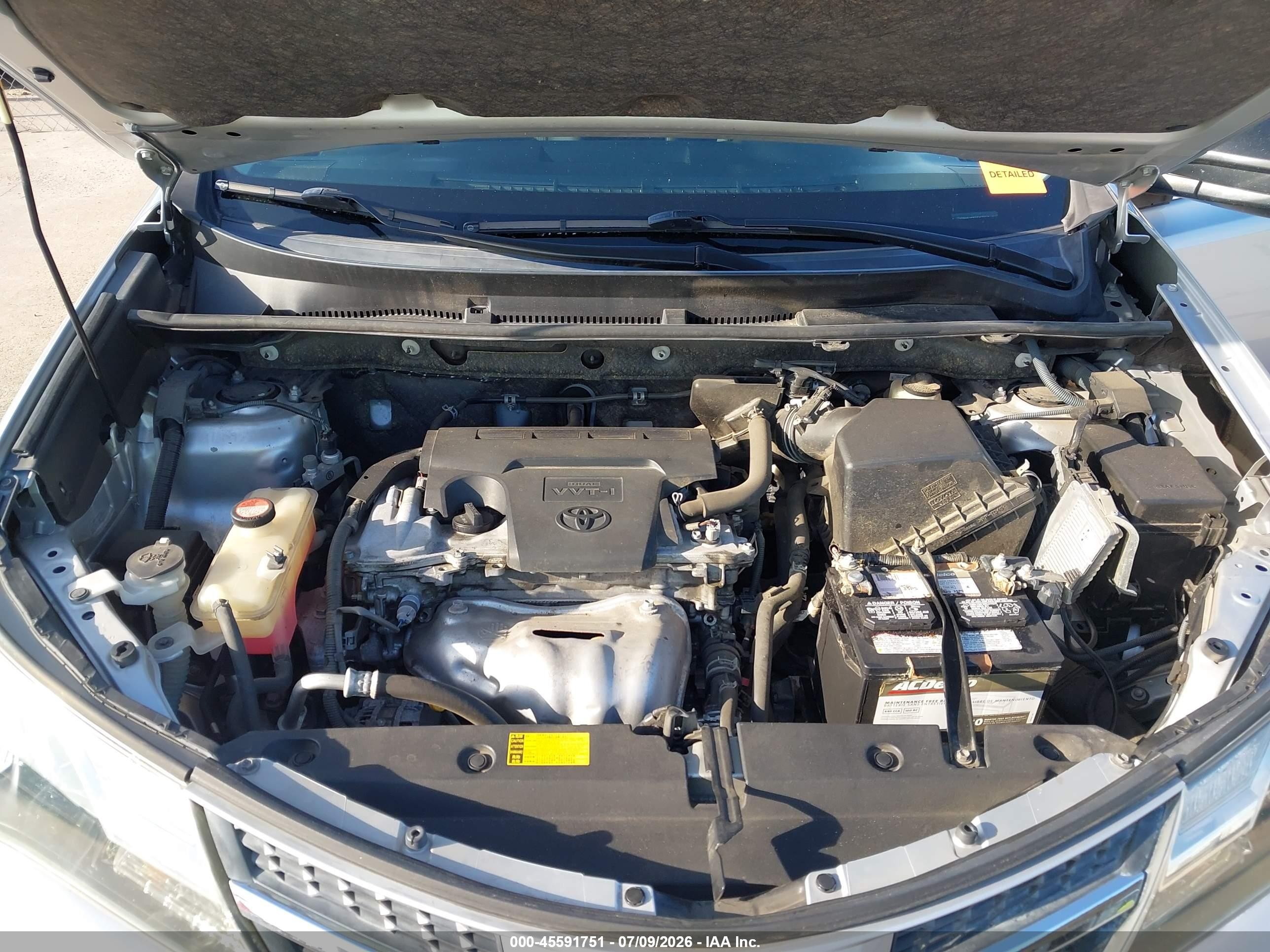 2015 Toyota Rav4 Le Silver vin: JTMZFREV9FD067714