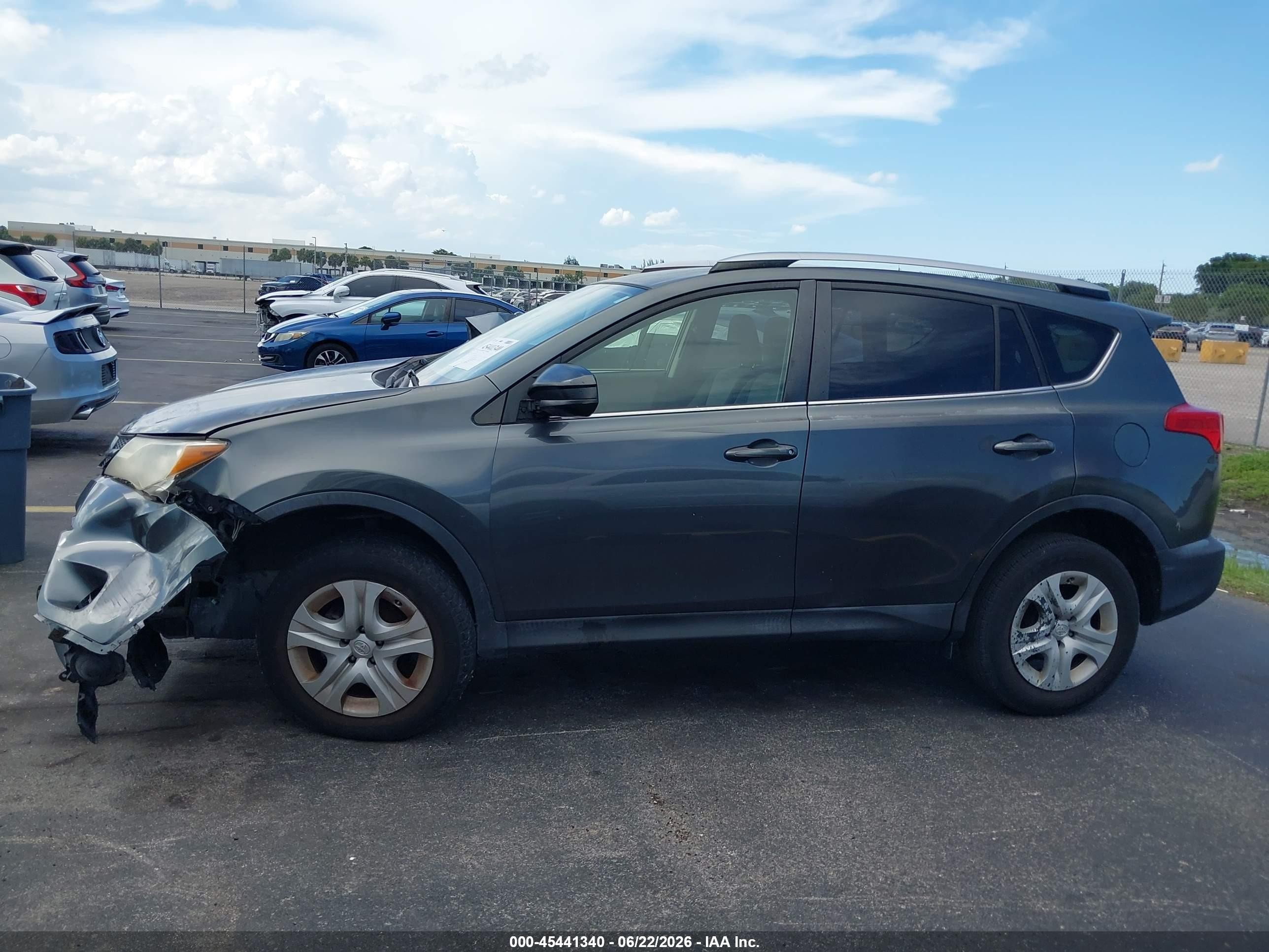 2015 Toyota Rav4 Le Серый vin: JTMZFREV9FD075294