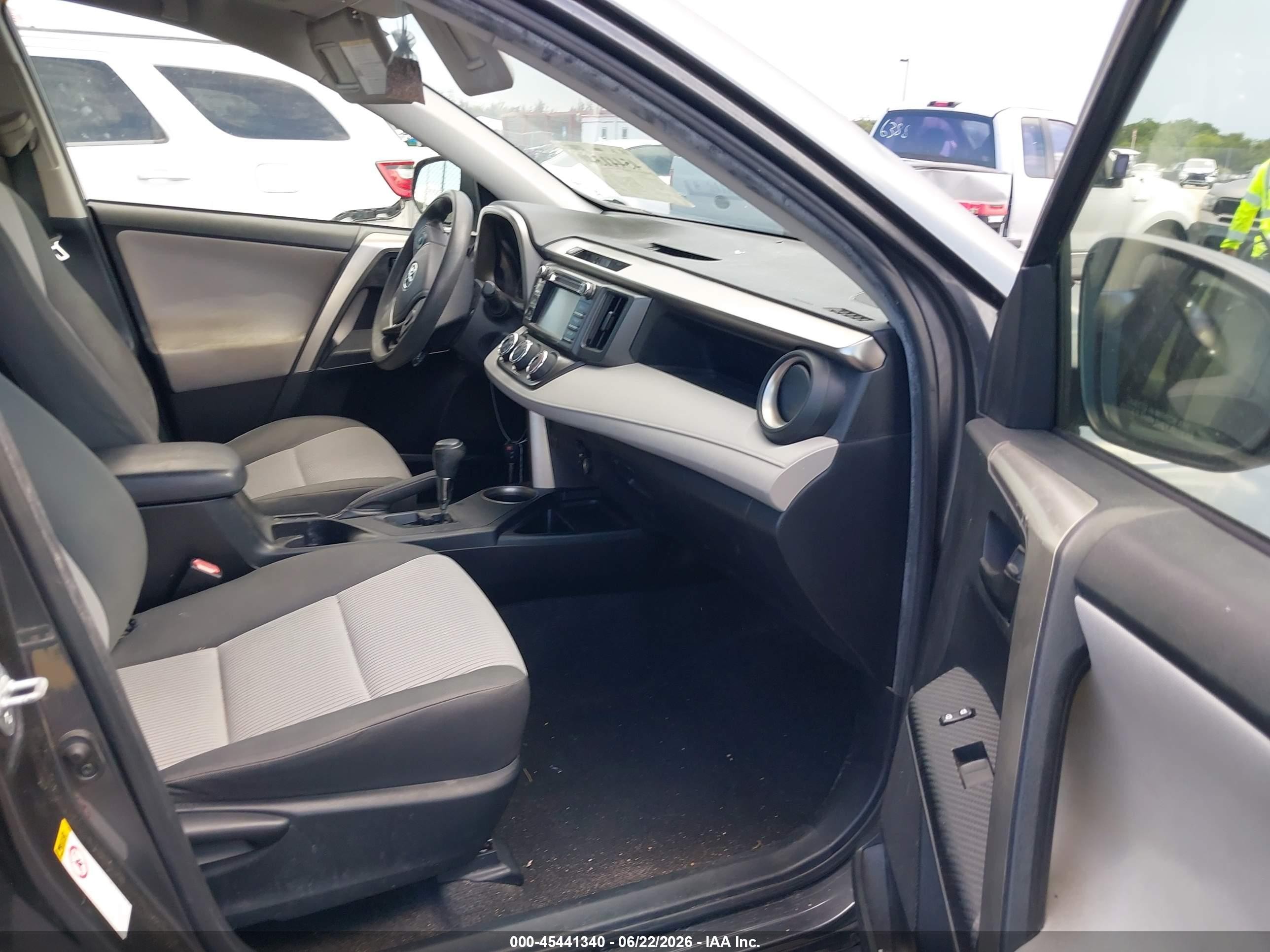 2015 Toyota Rav4 Le Серый vin: JTMZFREV9FD075294