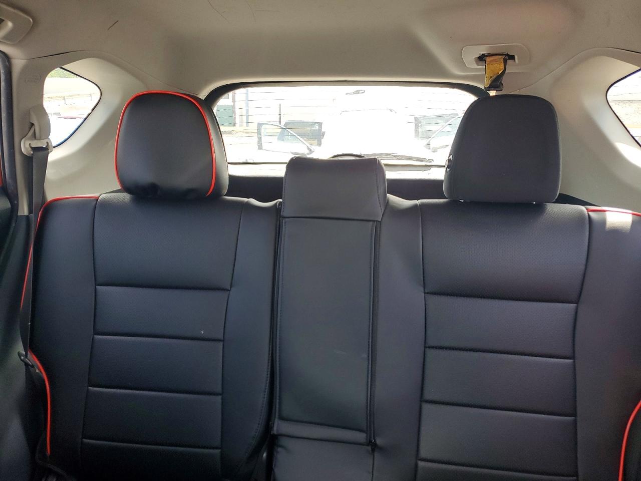 2015 Toyota Rav4 Le Red vin: JTMZFREV9FD075862