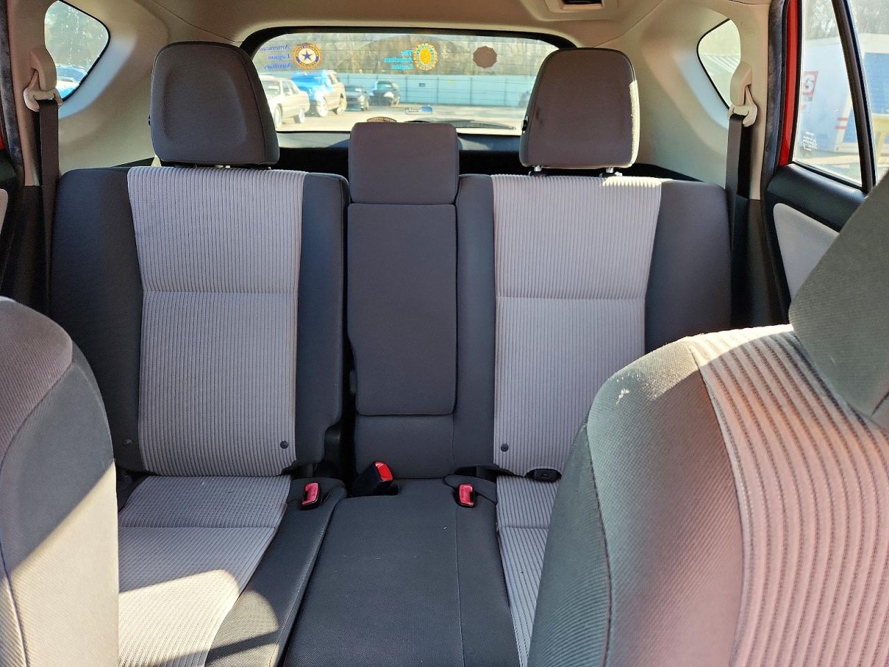 2015 Toyota Rav4 Le Red vin: JTMZFREV9FD077062