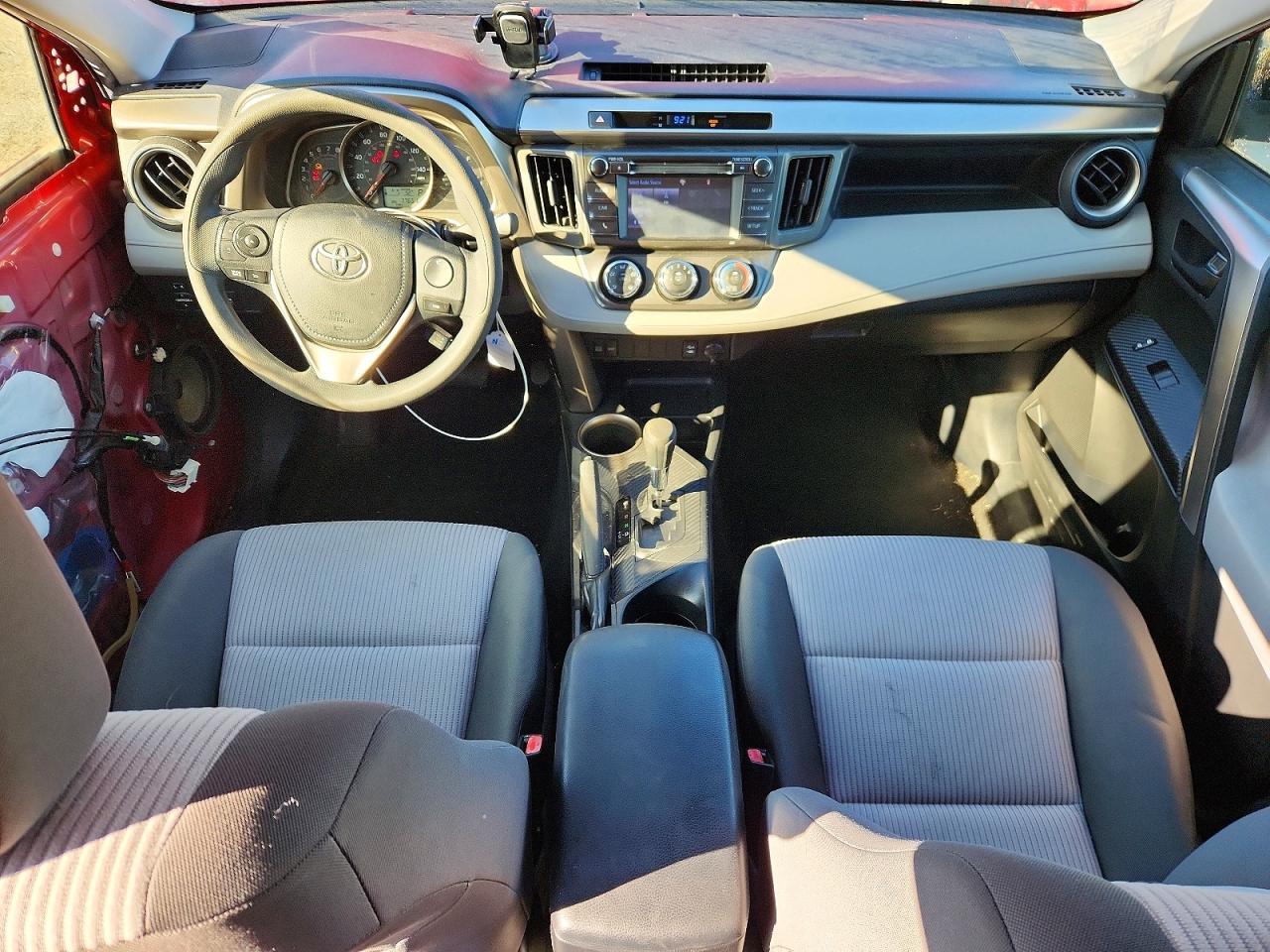 2015 Toyota Rav4 Le Red vin: JTMZFREV9FD077062