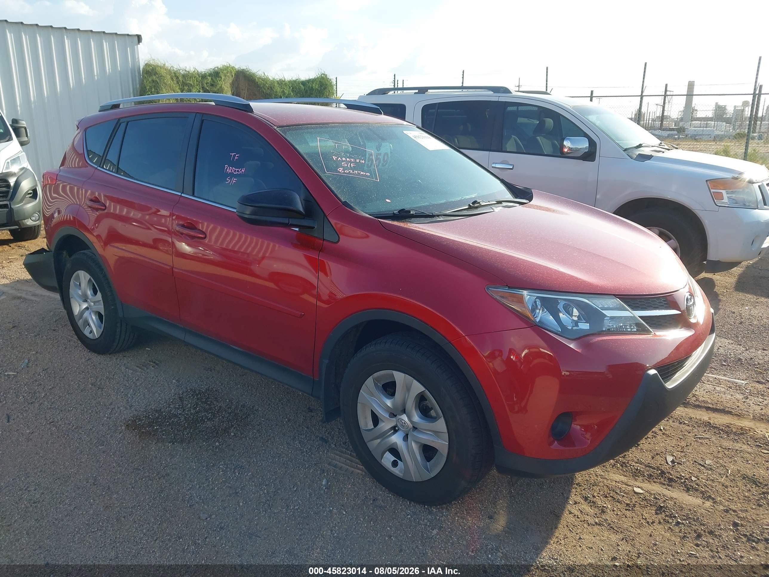 2015 Toyota Rav4 Le Red vin: JTMZFREV9FJ031538