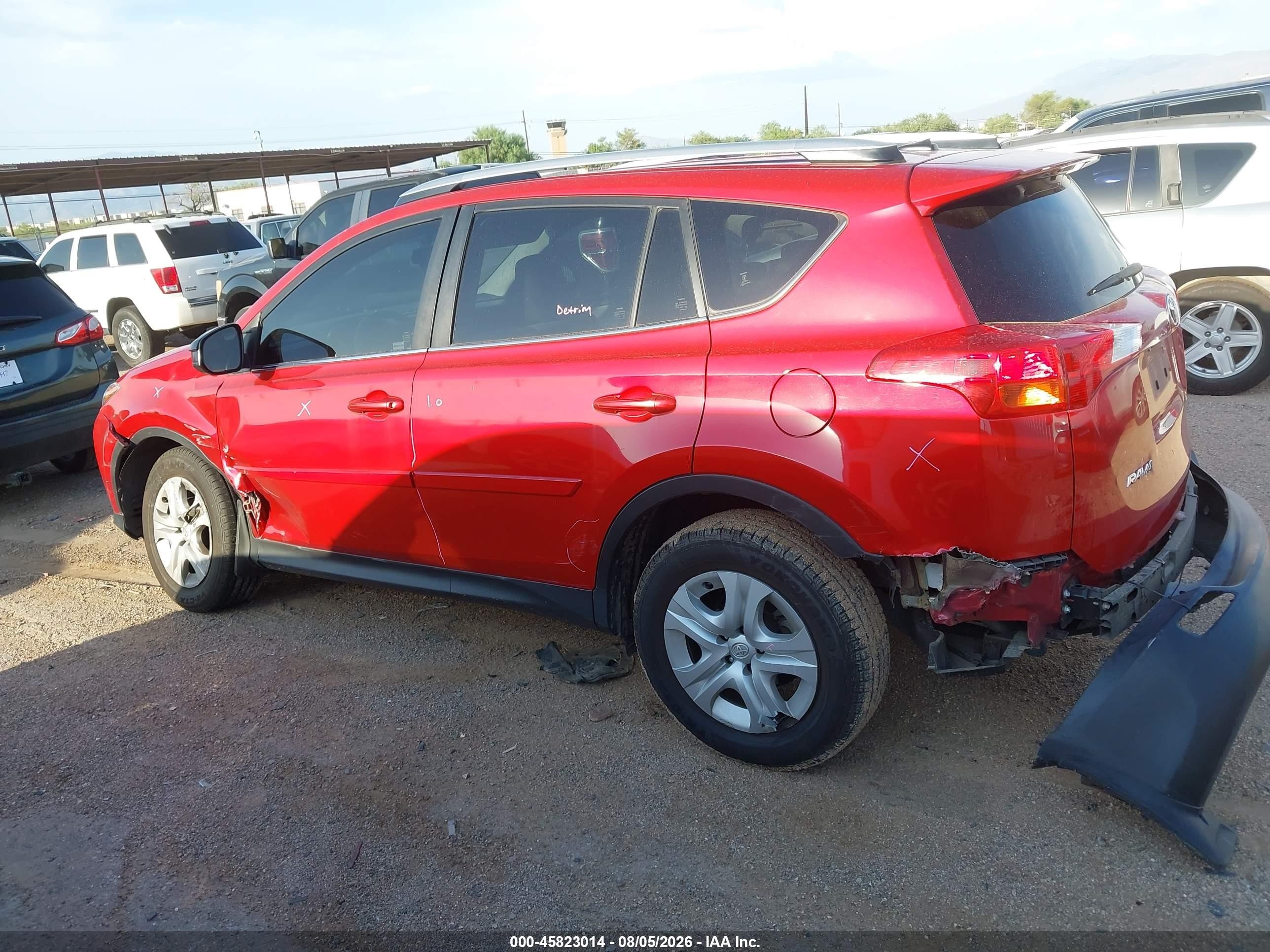 2015 Toyota Rav4 Le Red vin: JTMZFREV9FJ031538